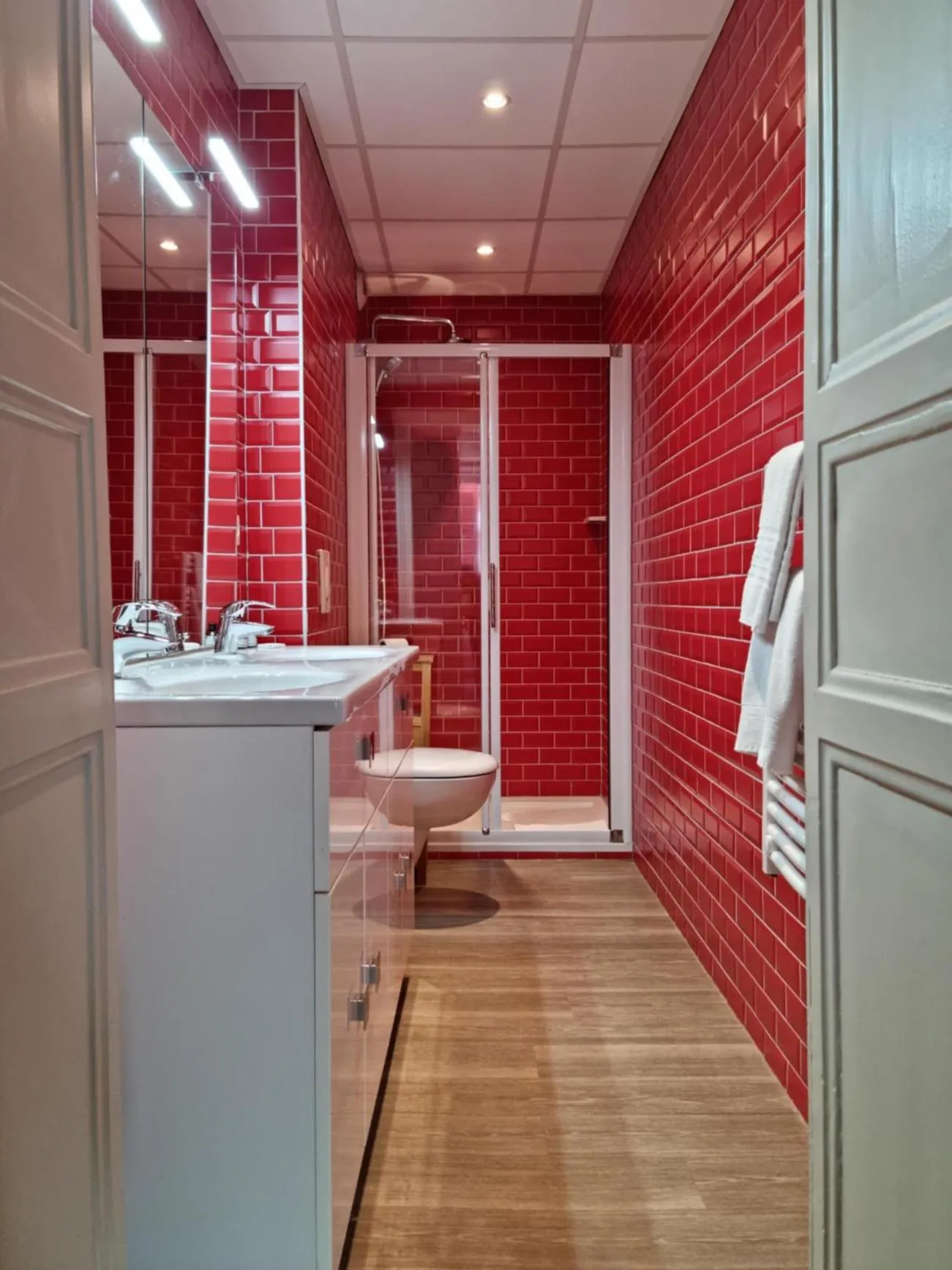 Shower in Hôtel Argia