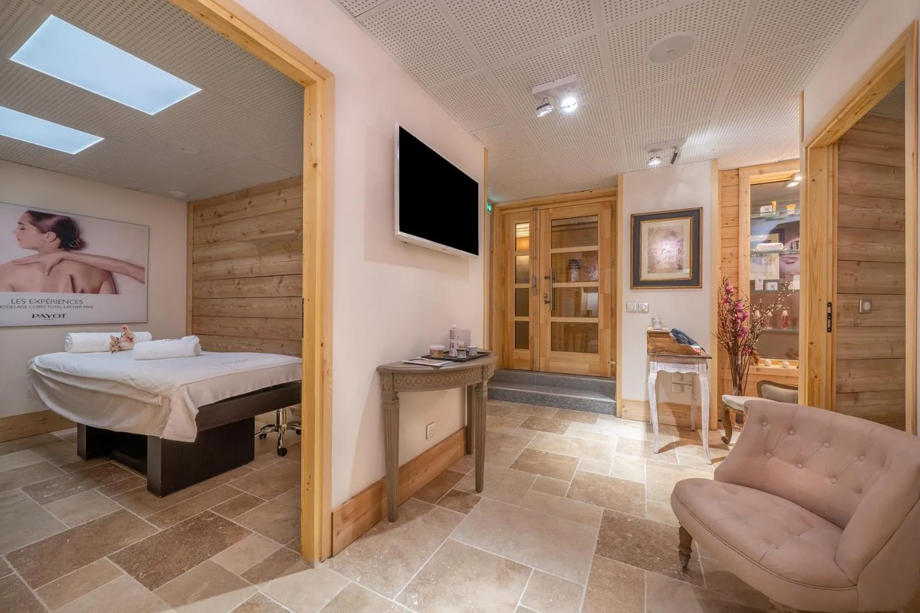 Bed in Hôtel l'Hélios