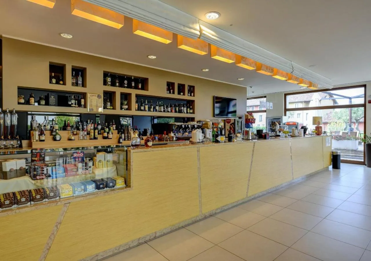 Restaurant/places to eat in TH Lazise - Hotel Parchi Del Garda