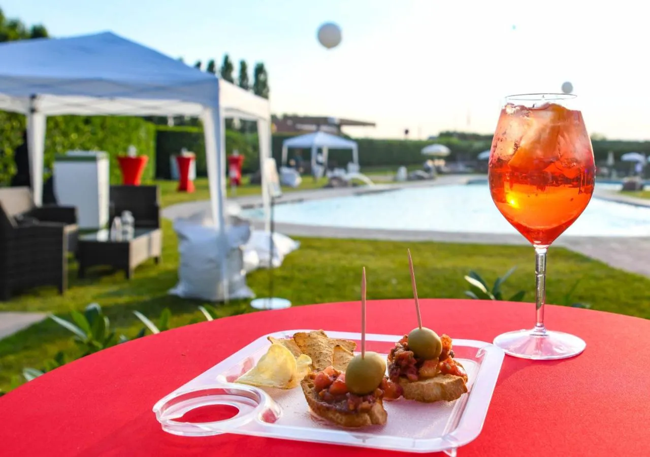 Pool view in TH Lazise - Hotel Parchi Del Garda