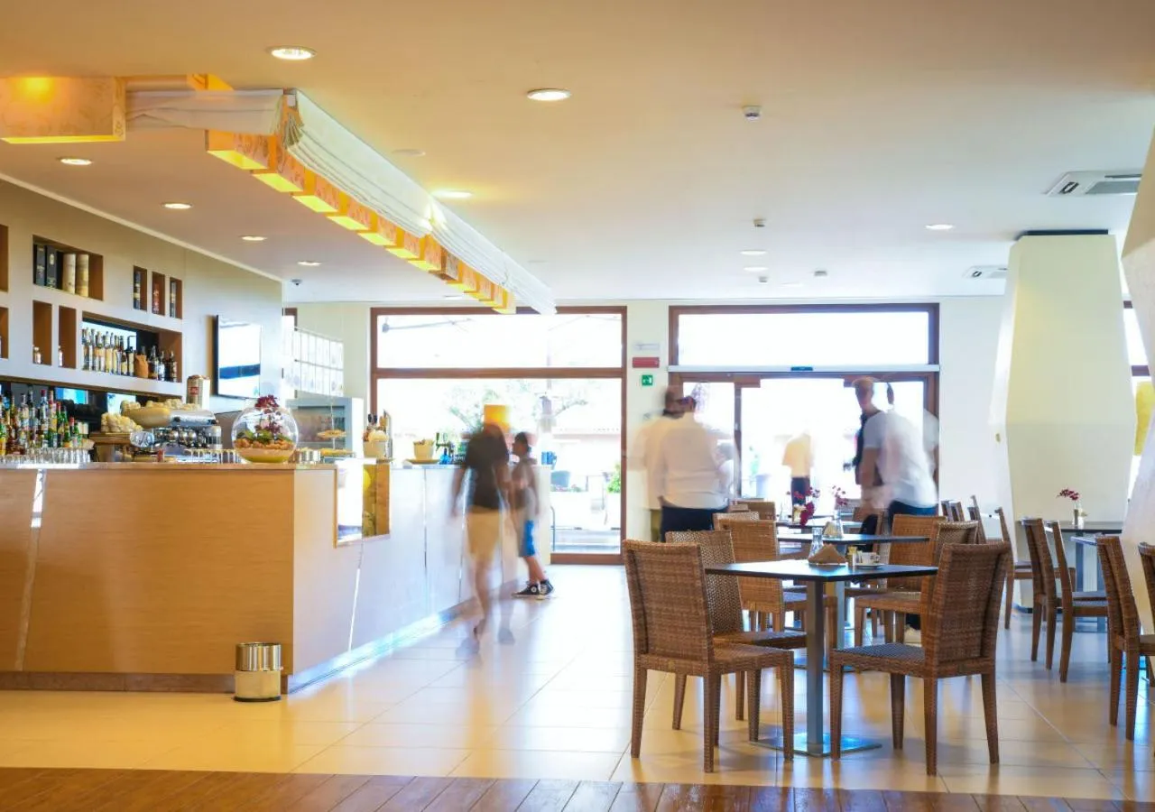 Lounge or bar in TH Lazise - Hotel Parchi Del Garda