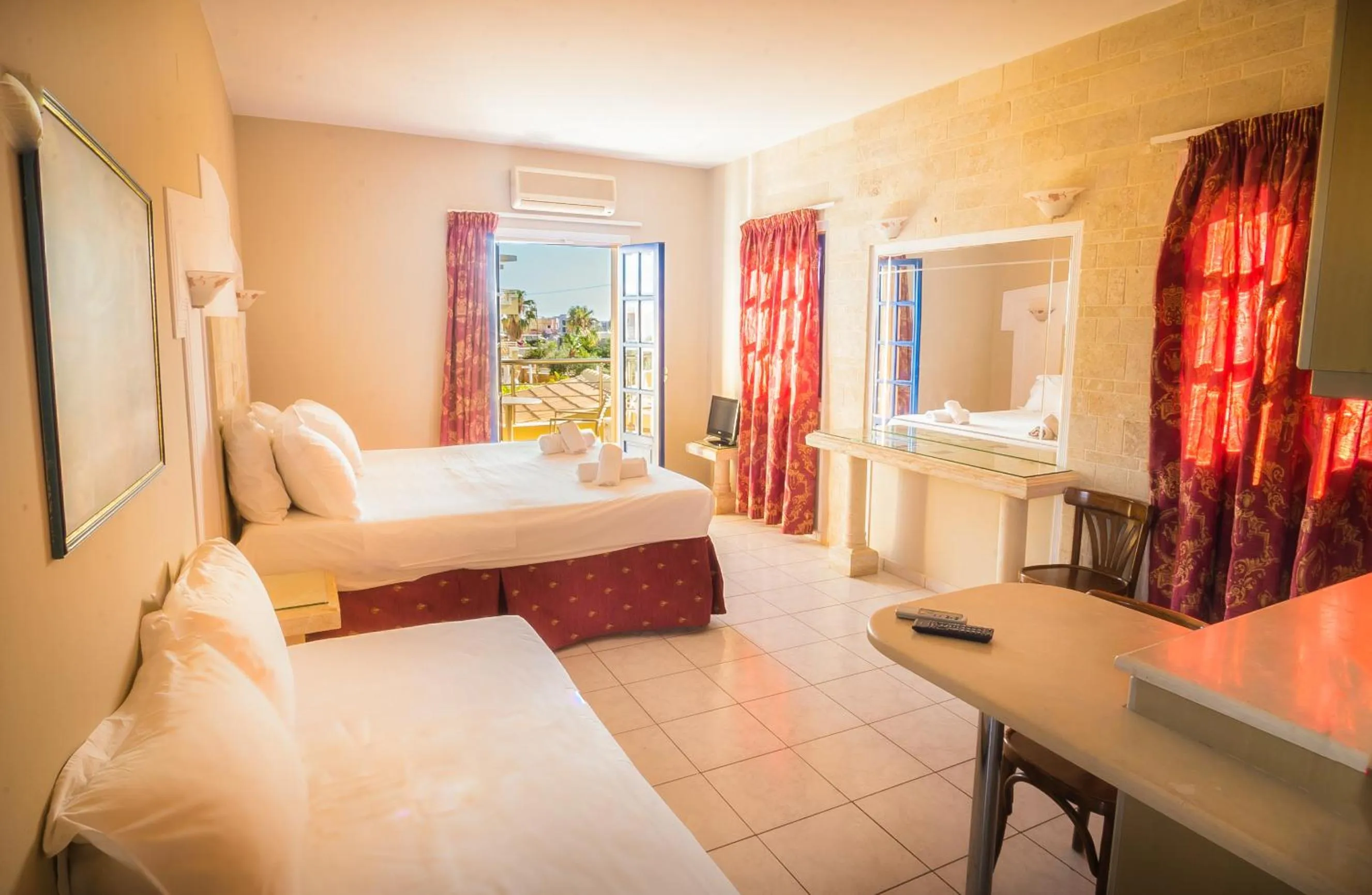 Parthenis Hotel & Suites