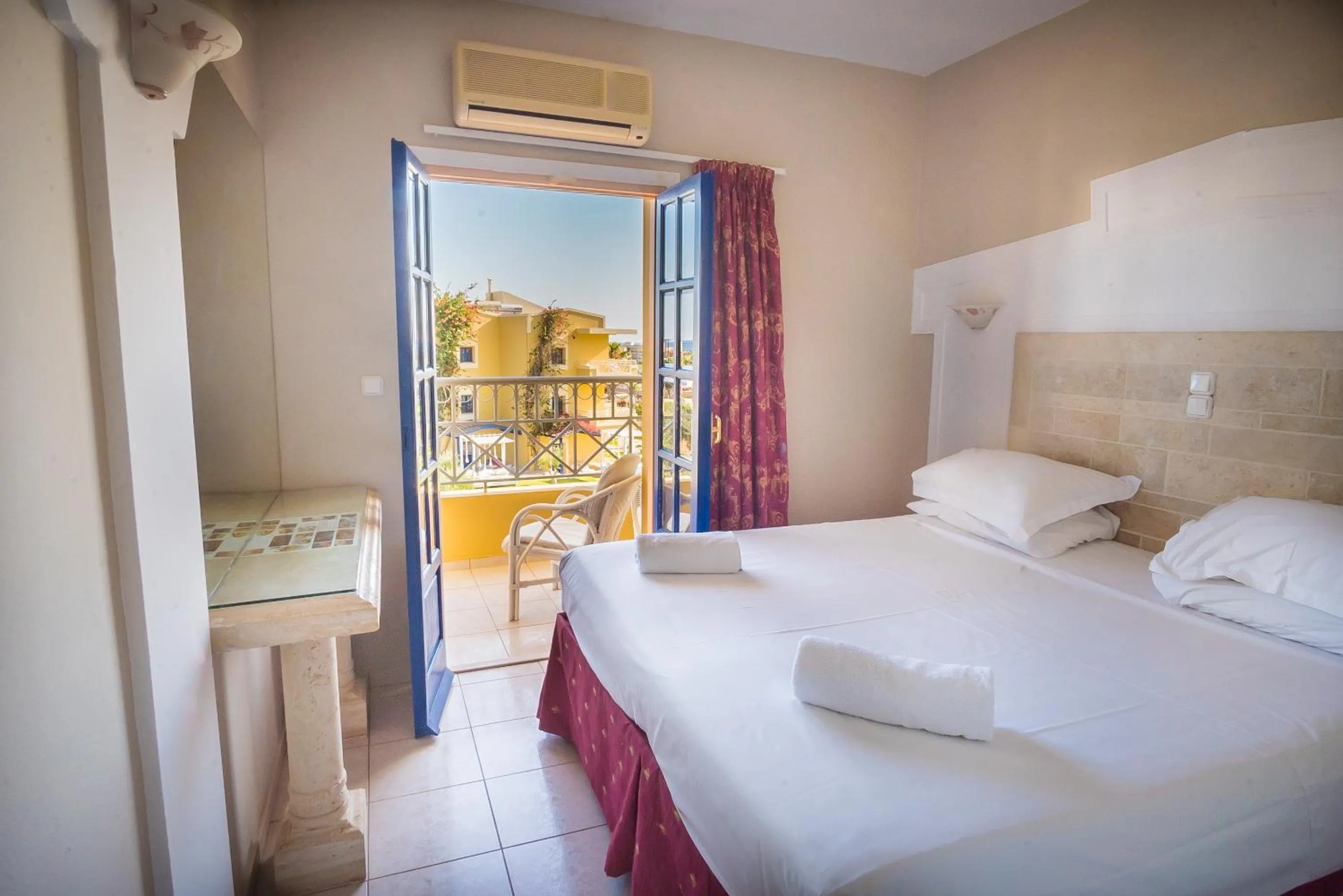 Parthenis Hotel & Suites