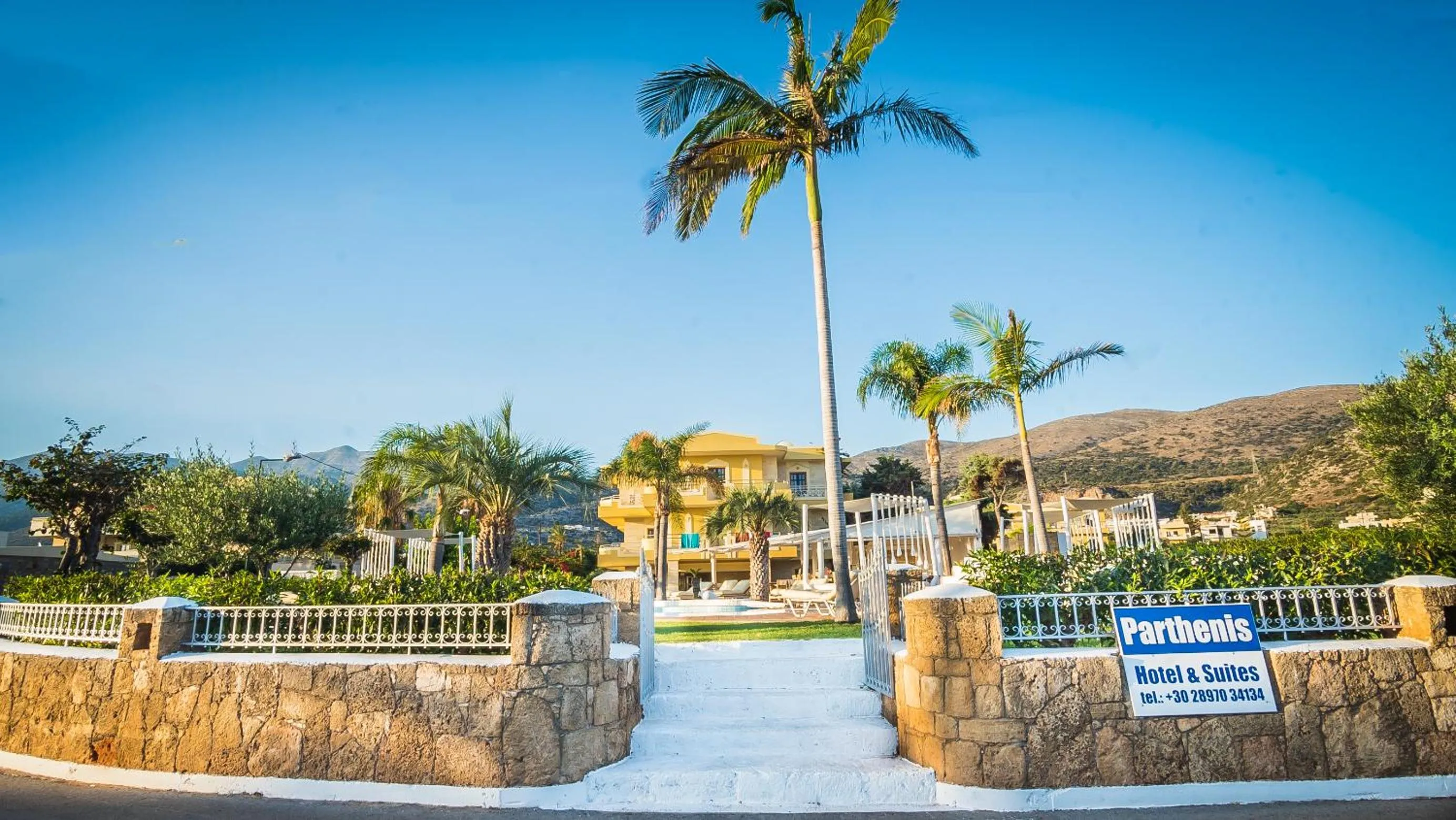 Parthenis Hotel & Suites