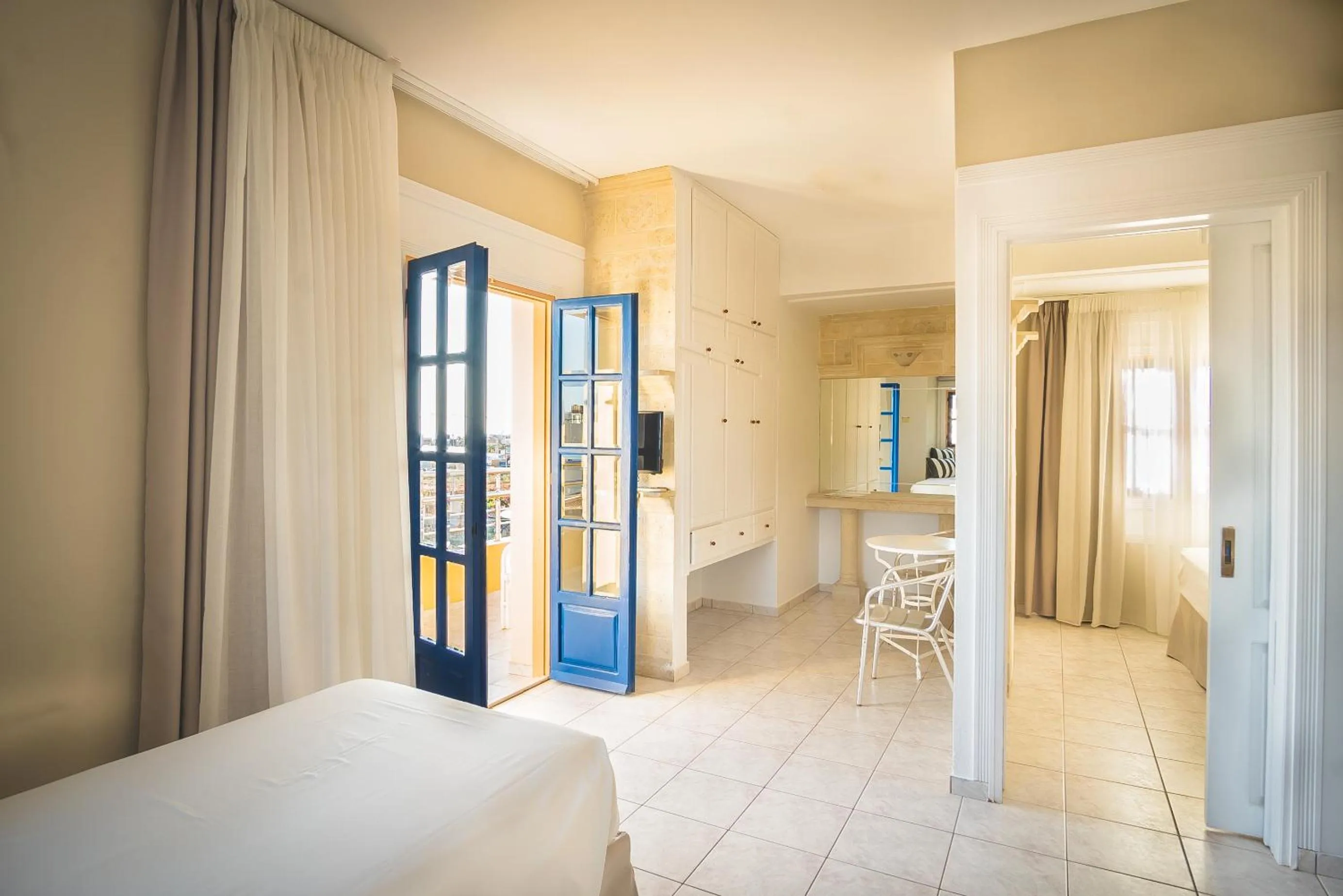 Parthenis Hotel & Suites