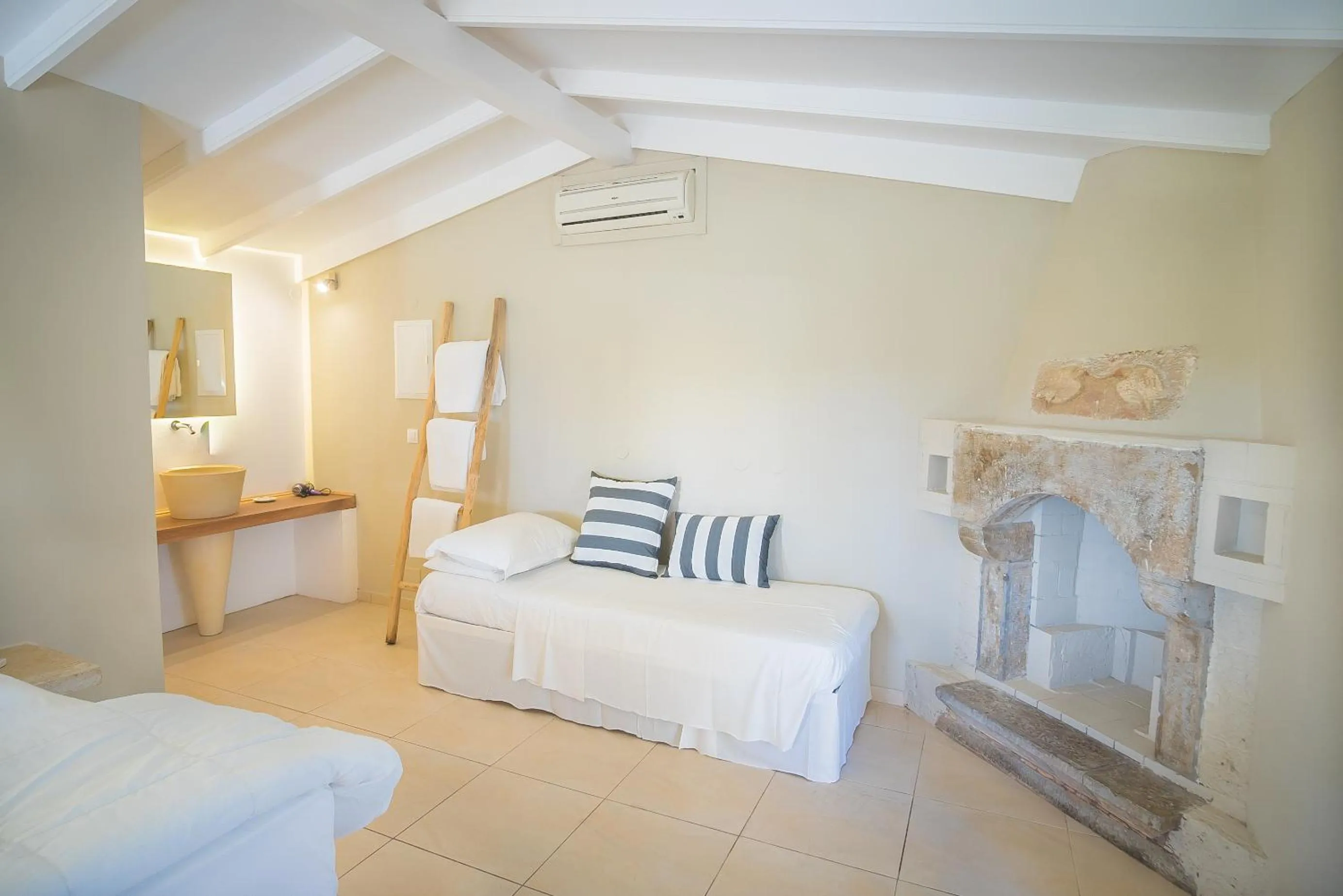 Parthenis Hotel & Suites