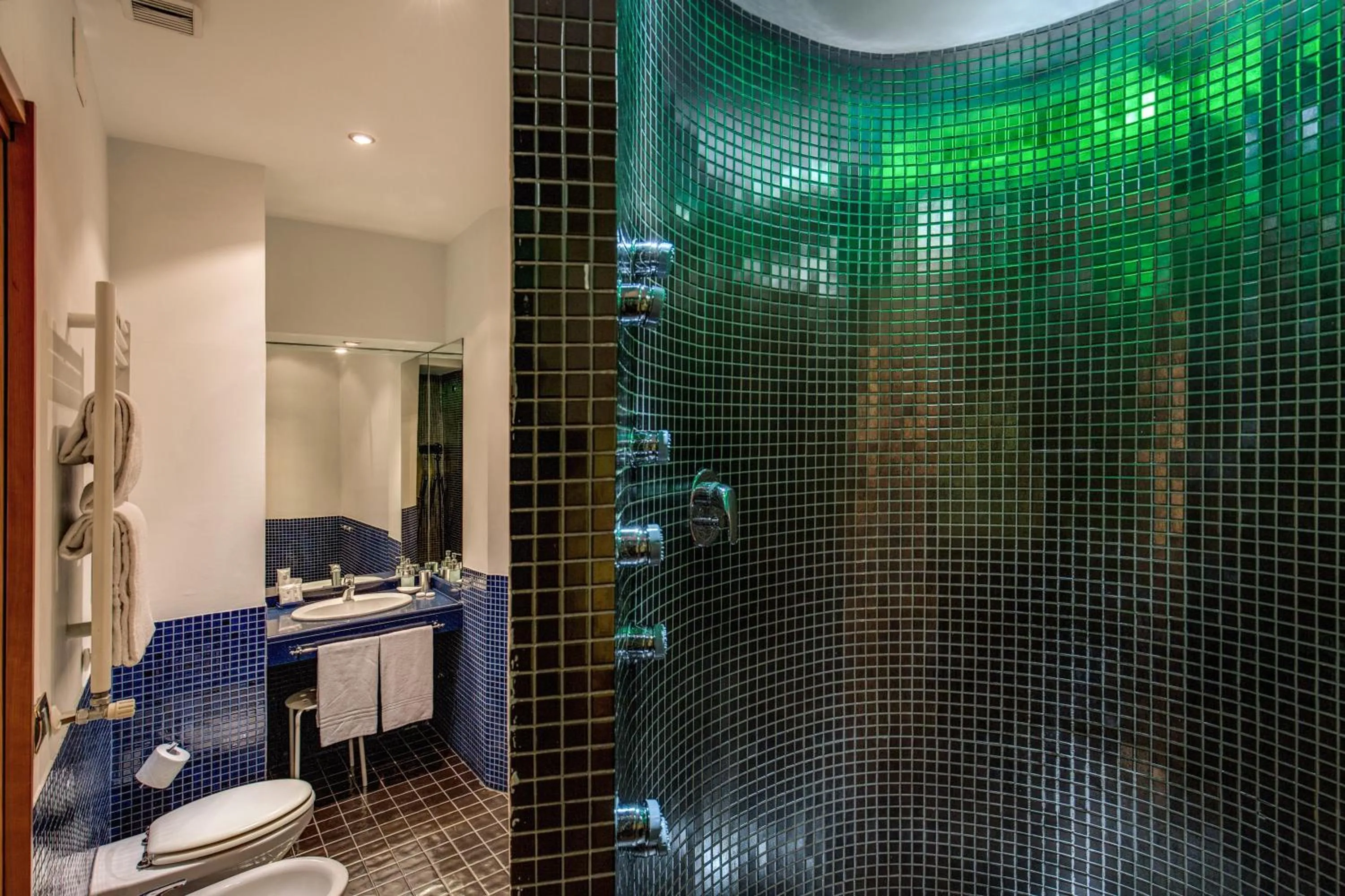 Shower in Relais Conte Di Cavour De Luxe