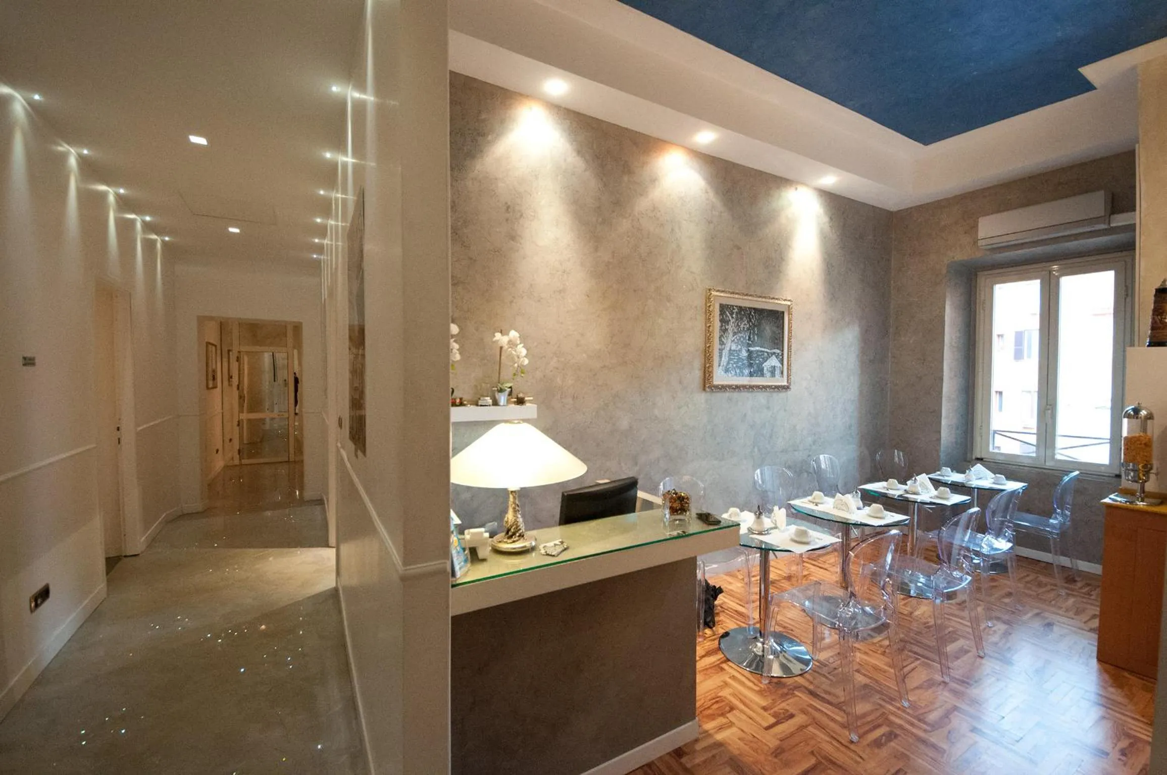 Food and drinks in Relais Conte Di Cavour De Luxe