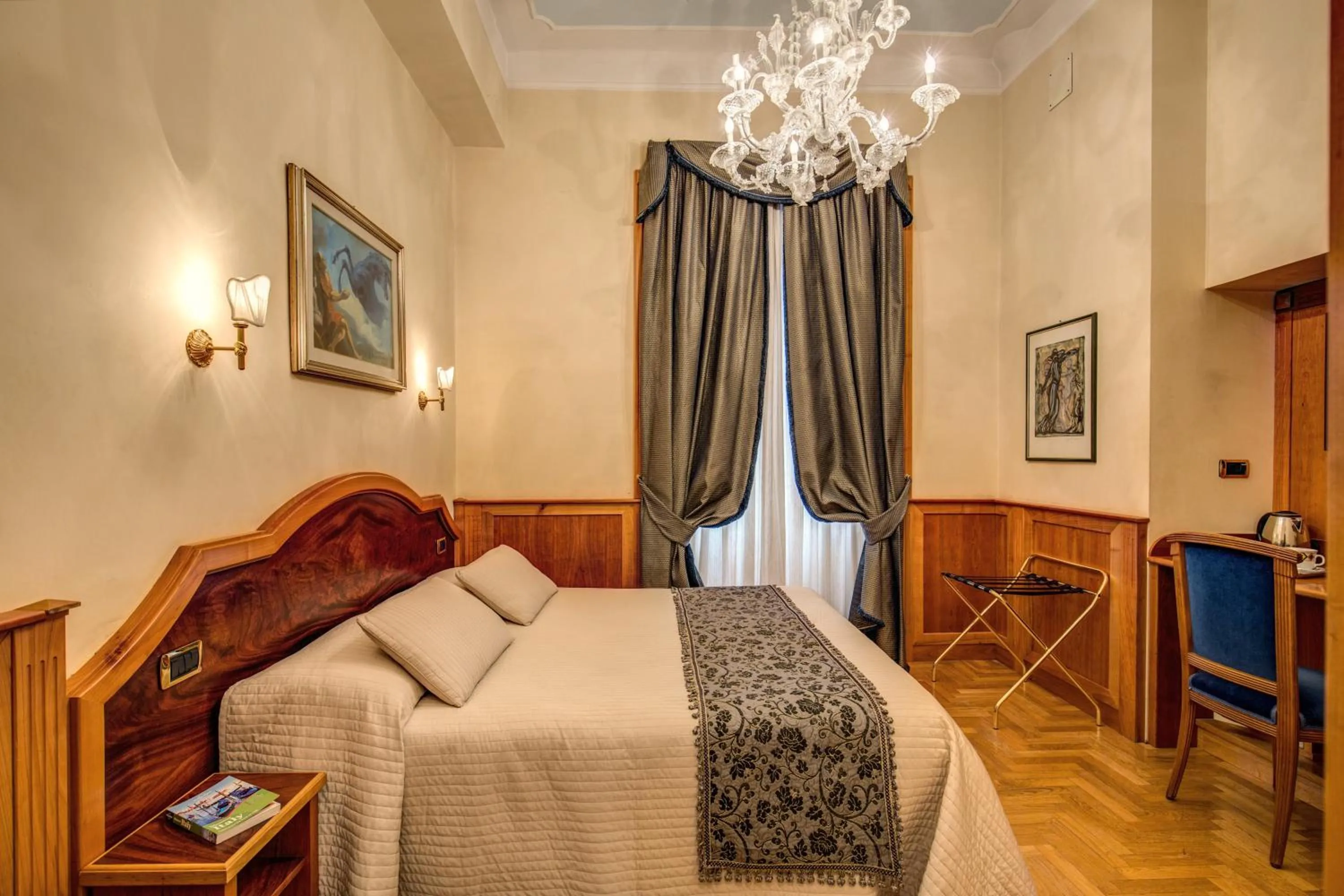 Photo of the whole room, Bed in Relais Conte Di Cavour De Luxe