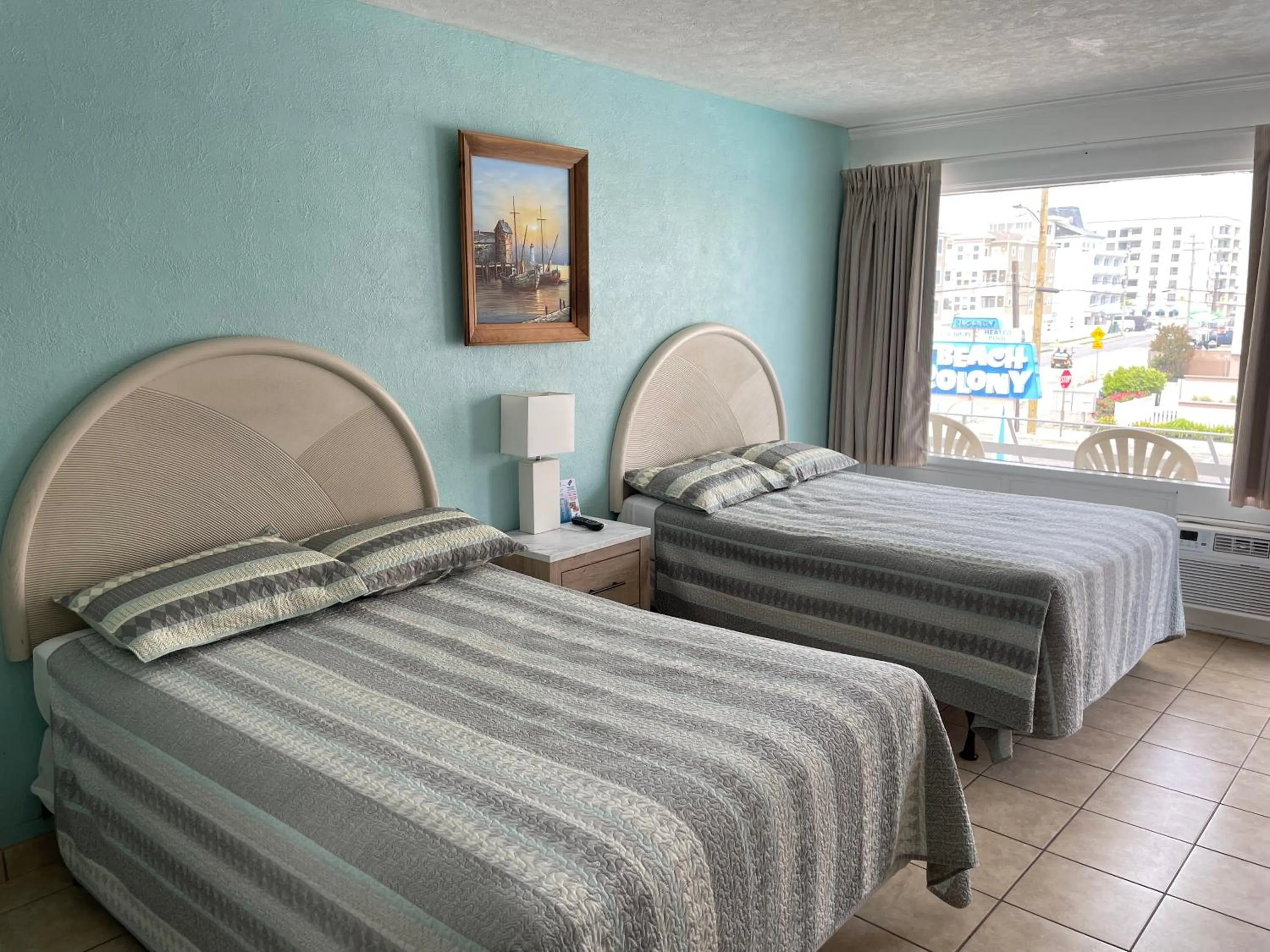 Bedroom, Bed in Beach Colony Motel