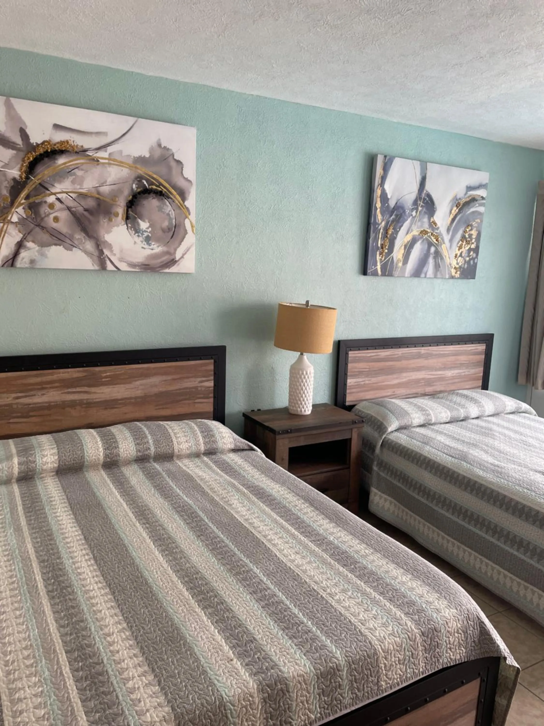 Bedroom, Bed in Beach Colony Motel