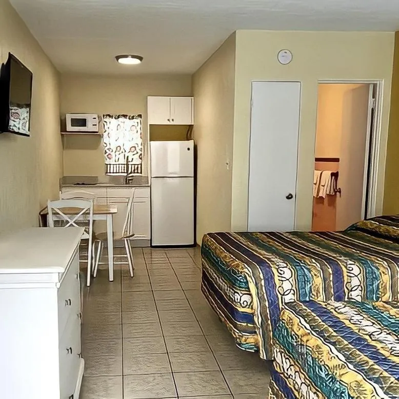 Photo of the whole room, Bed in Beach Colony Motel