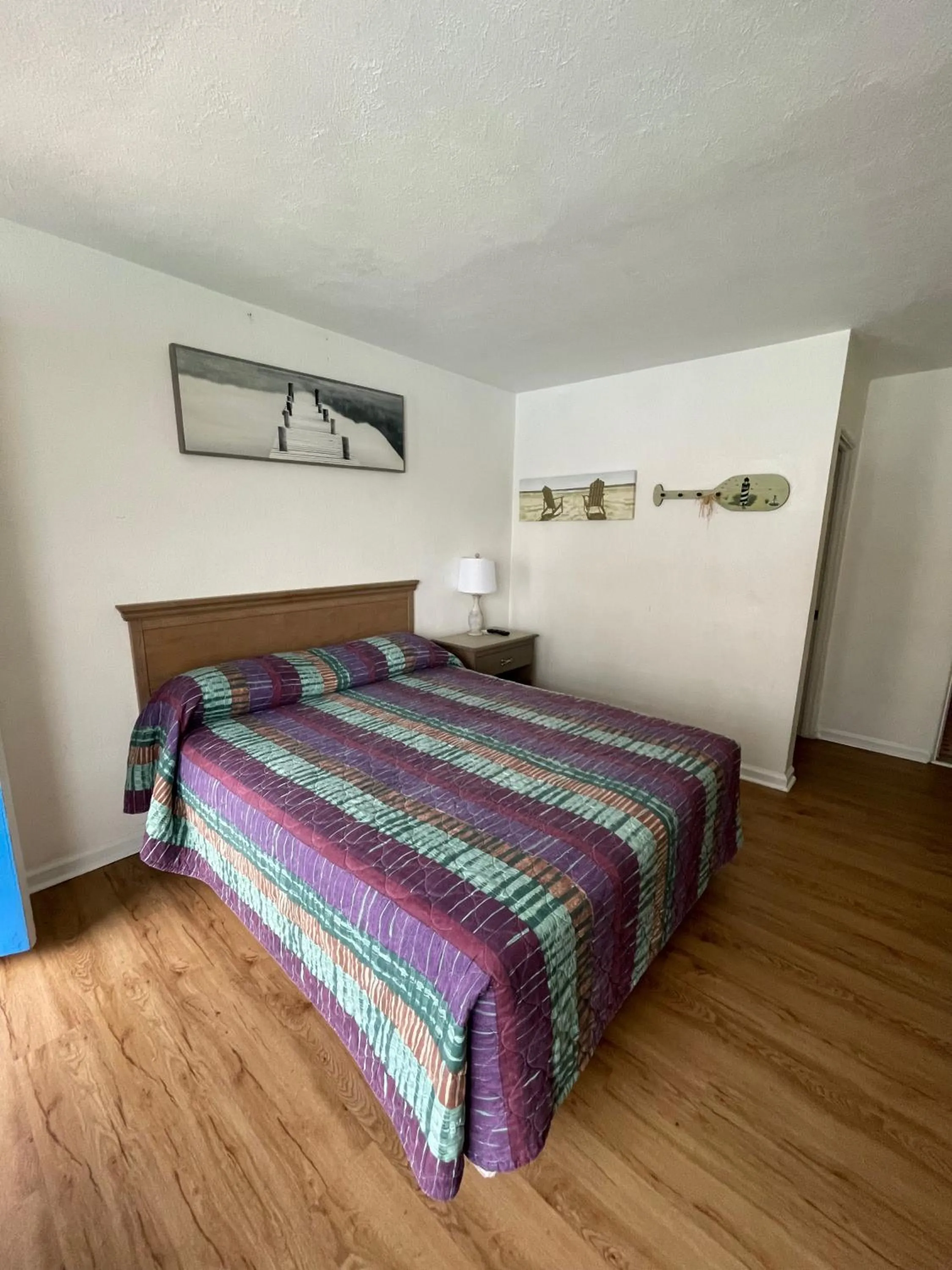 Bedroom, Bed in Beach Colony Motel