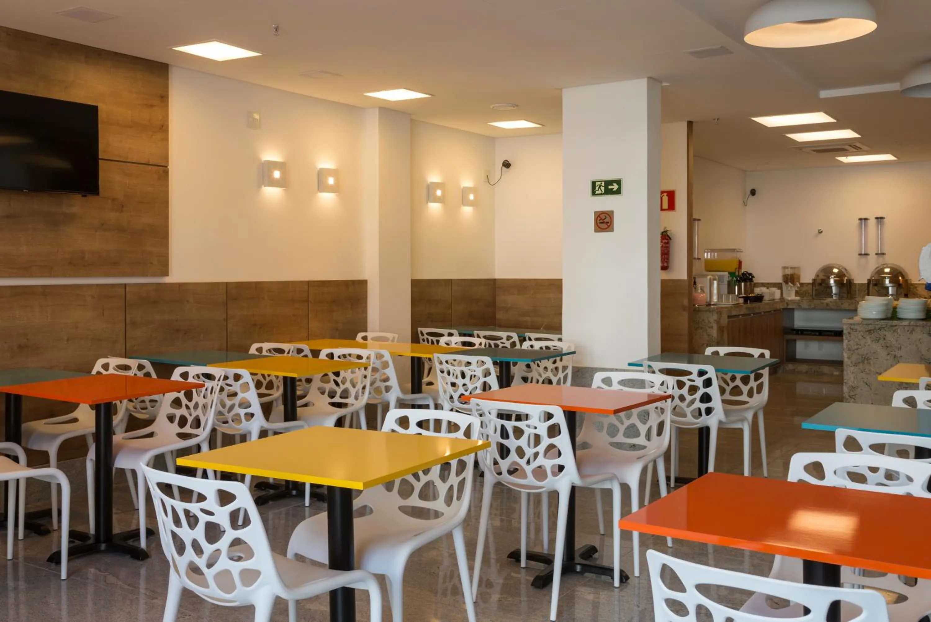 Restaurant/places to eat in Go Inn Vitória