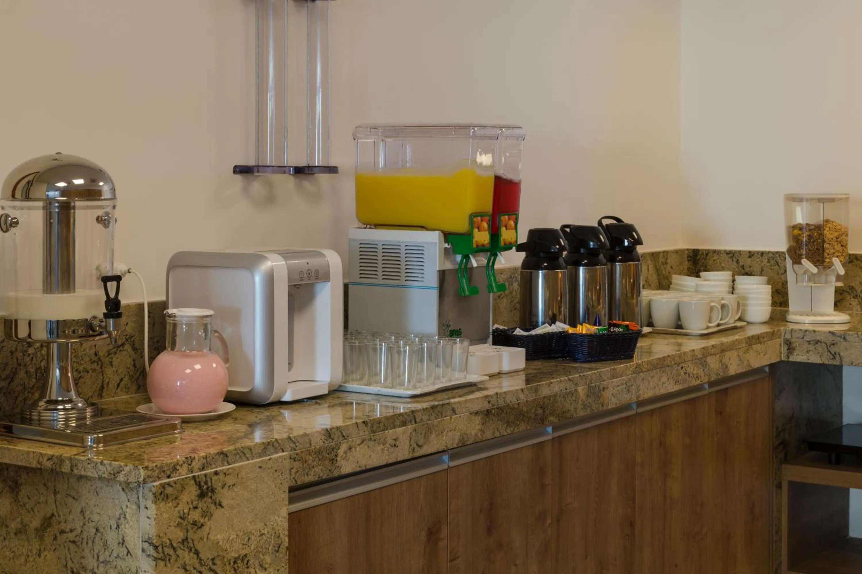 Restaurant/places to eat in Go Inn Vitória