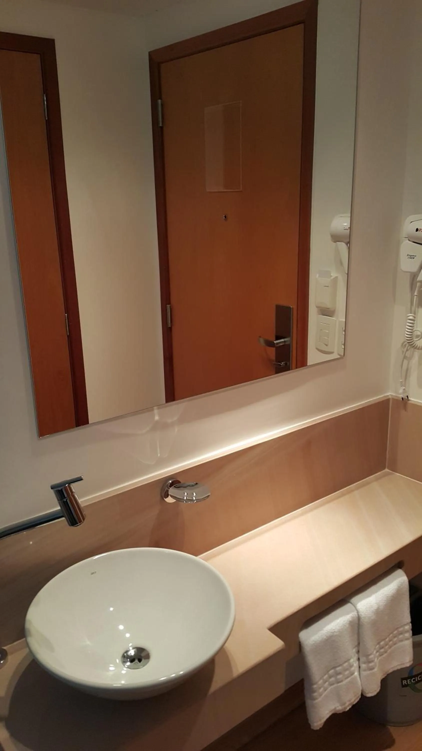 Fitness centre/facilities in Go Inn Vitória