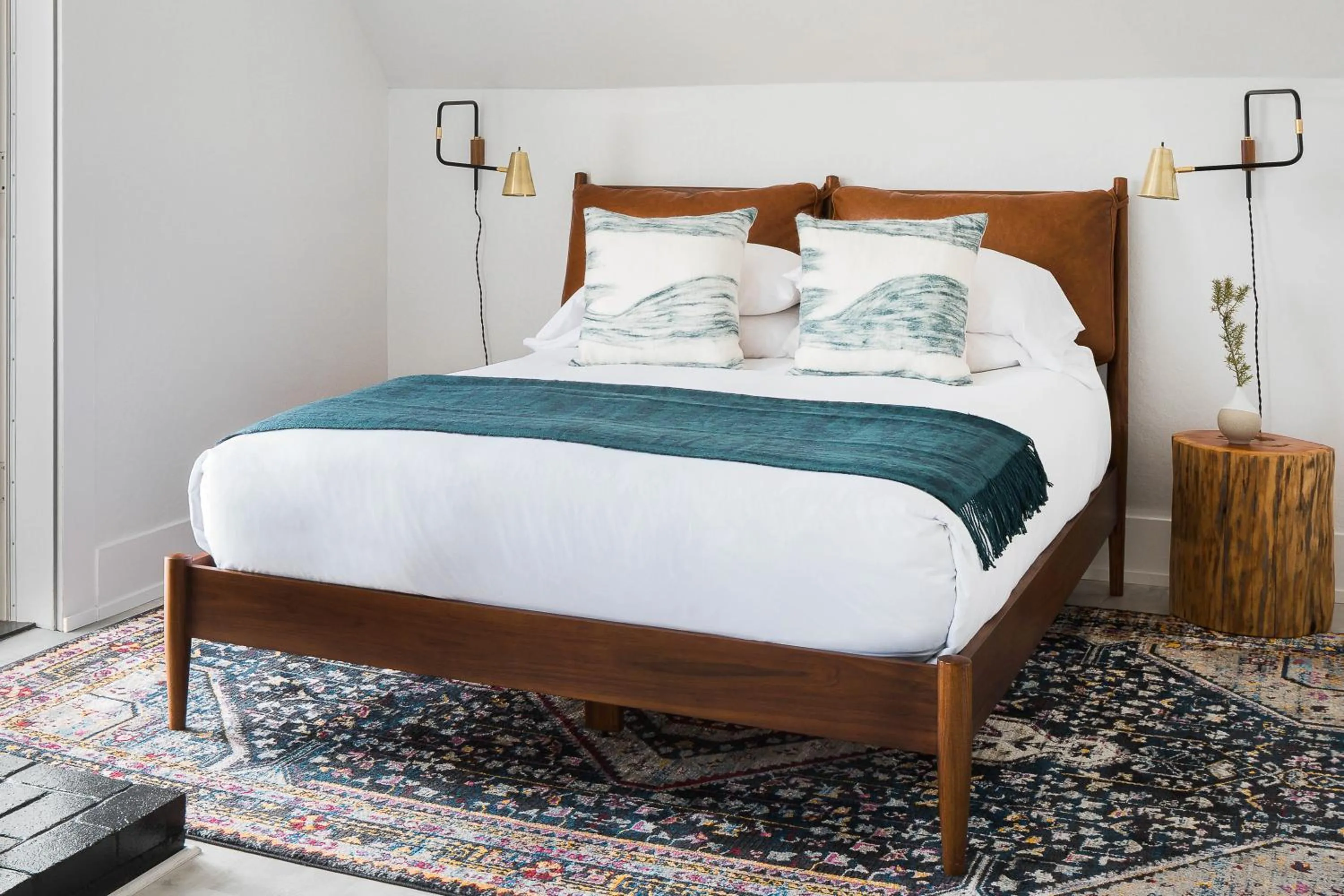 Bed in Inns of Mendocino