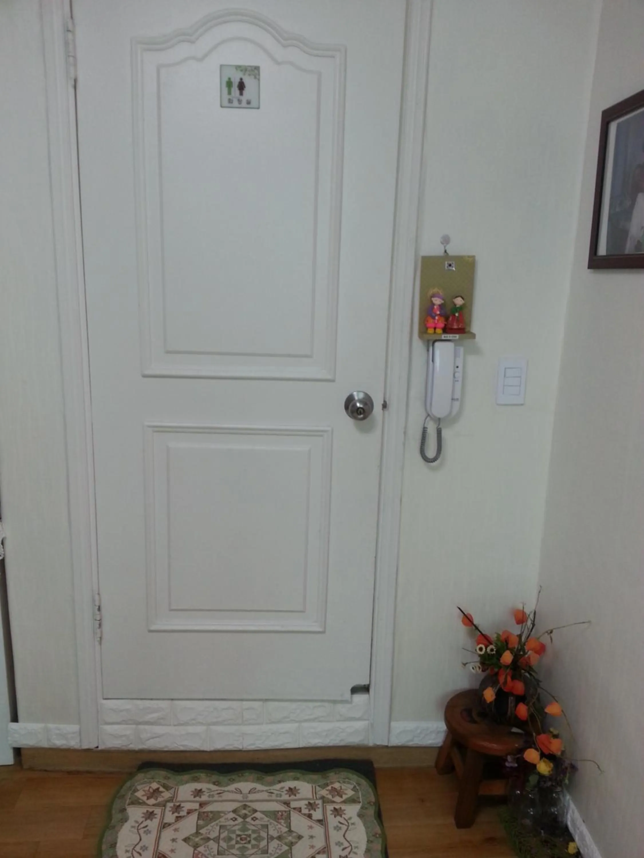 Communal lounge/ TV room in Homestay Eve