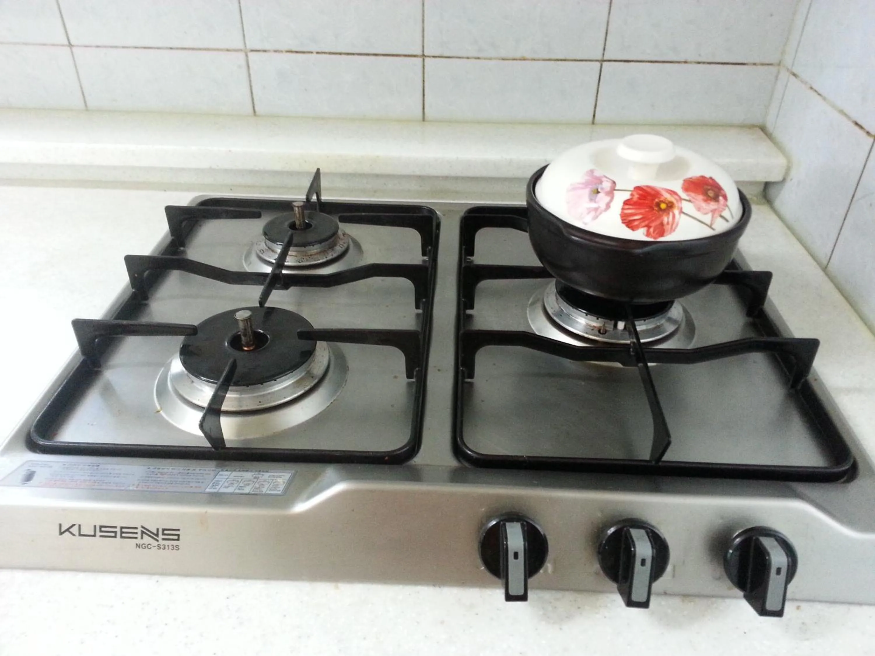 Kitchen or kitchenette in Homestay Eve