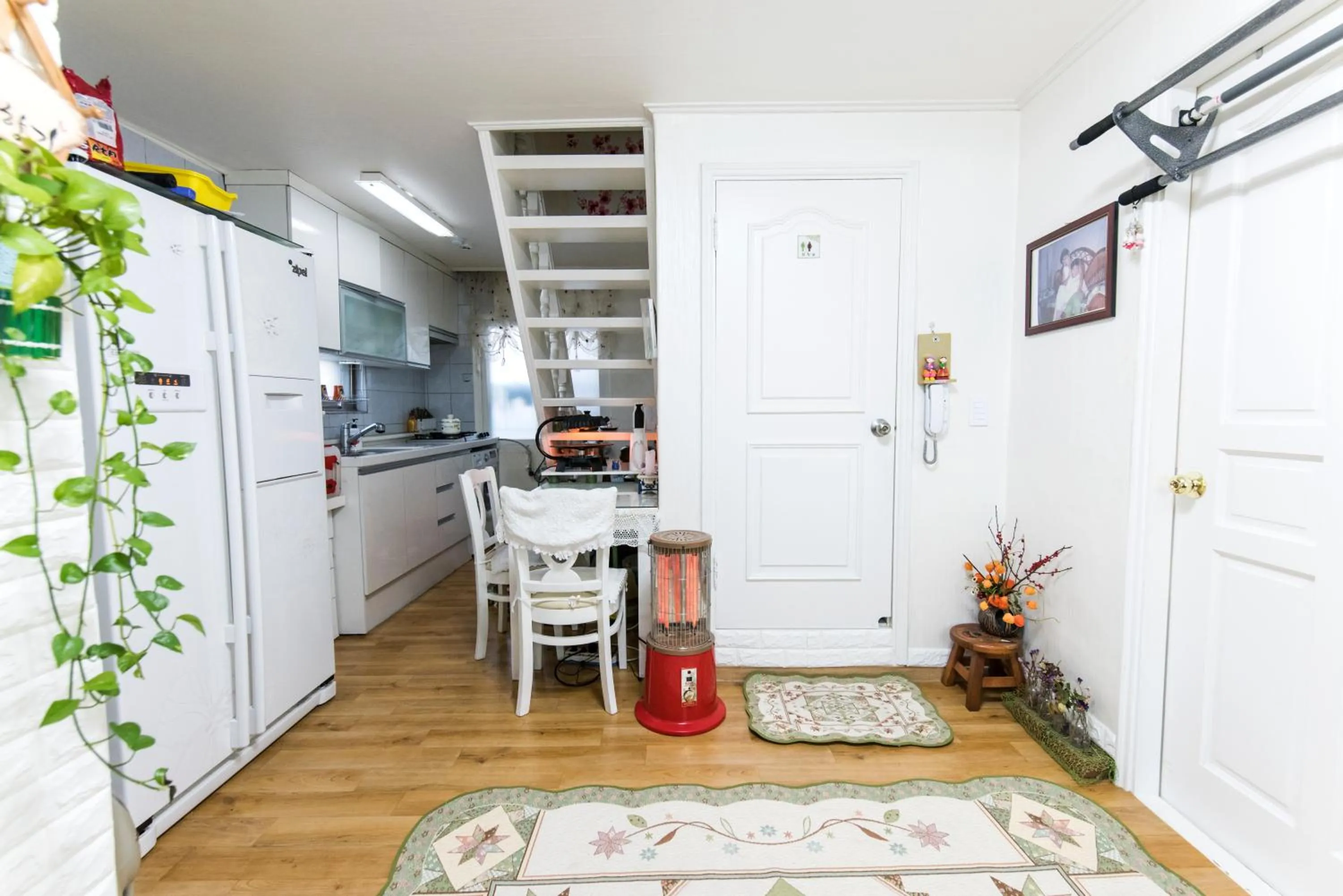 Communal lounge/ TV room in Homestay Eve