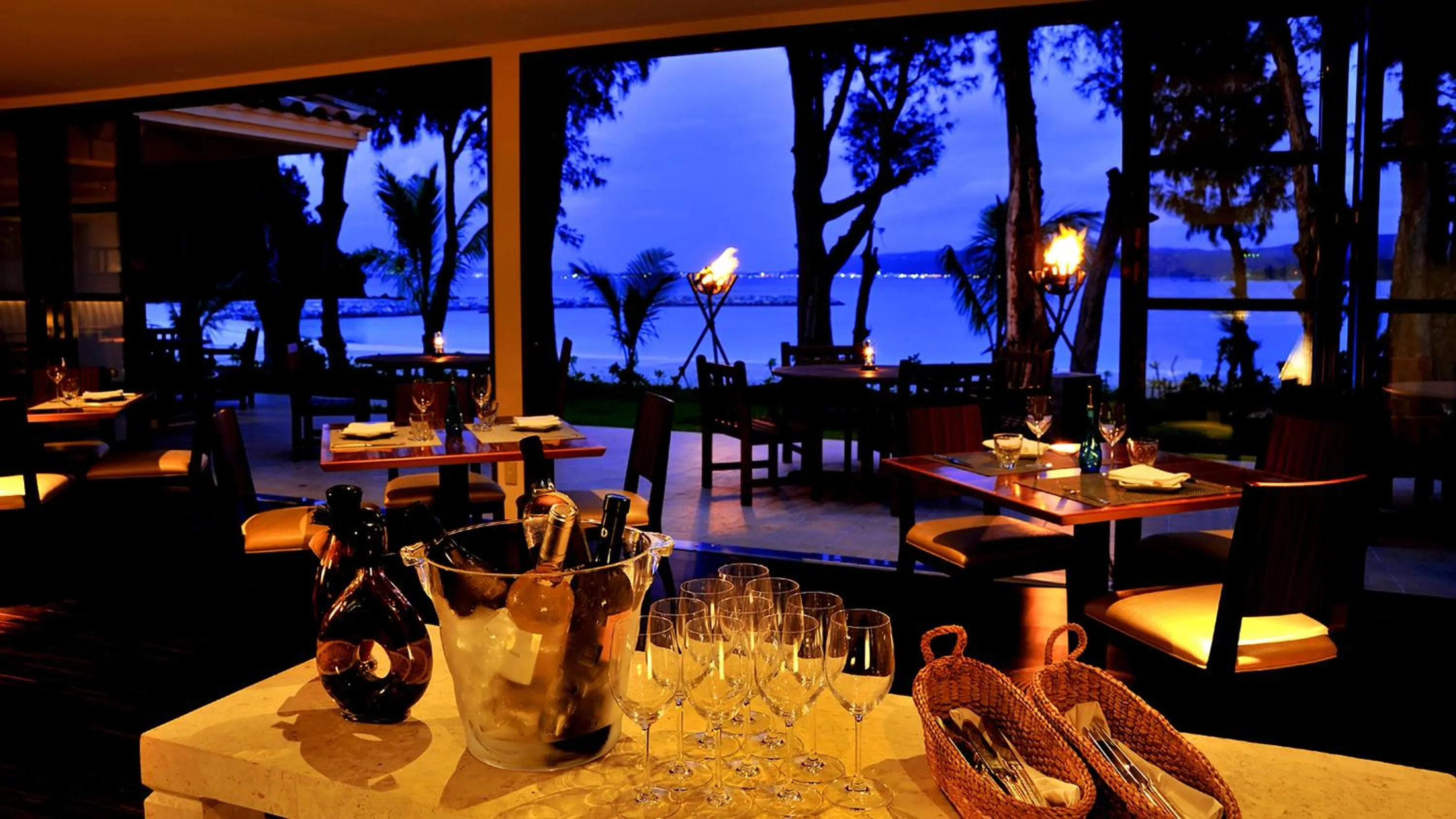 Restaurant/places to eat in The Busena Terrace