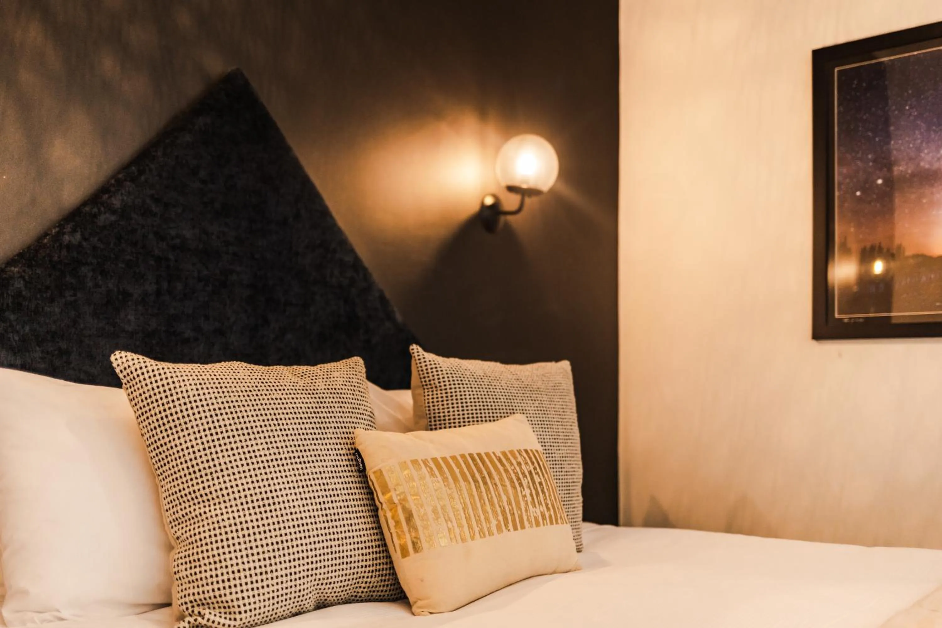 Bed in The White Swan Hotel