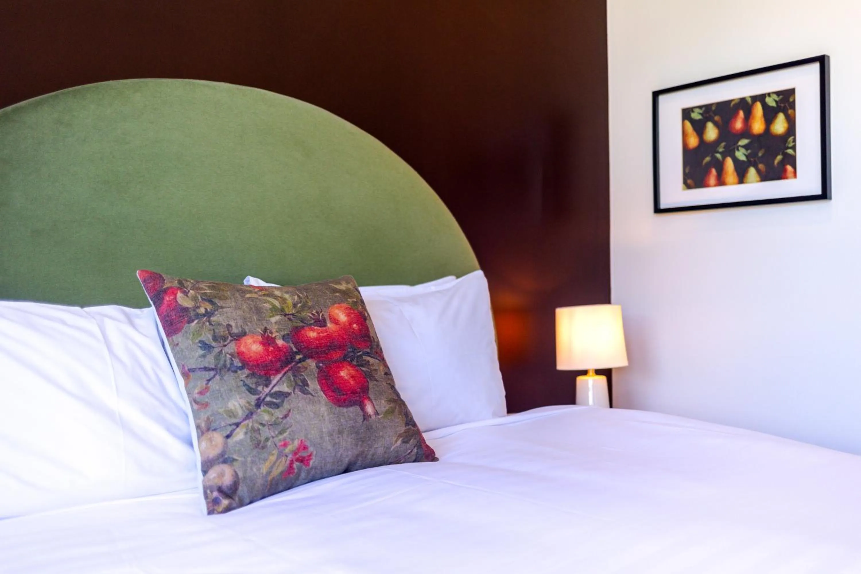 Bed in The White Swan Hotel