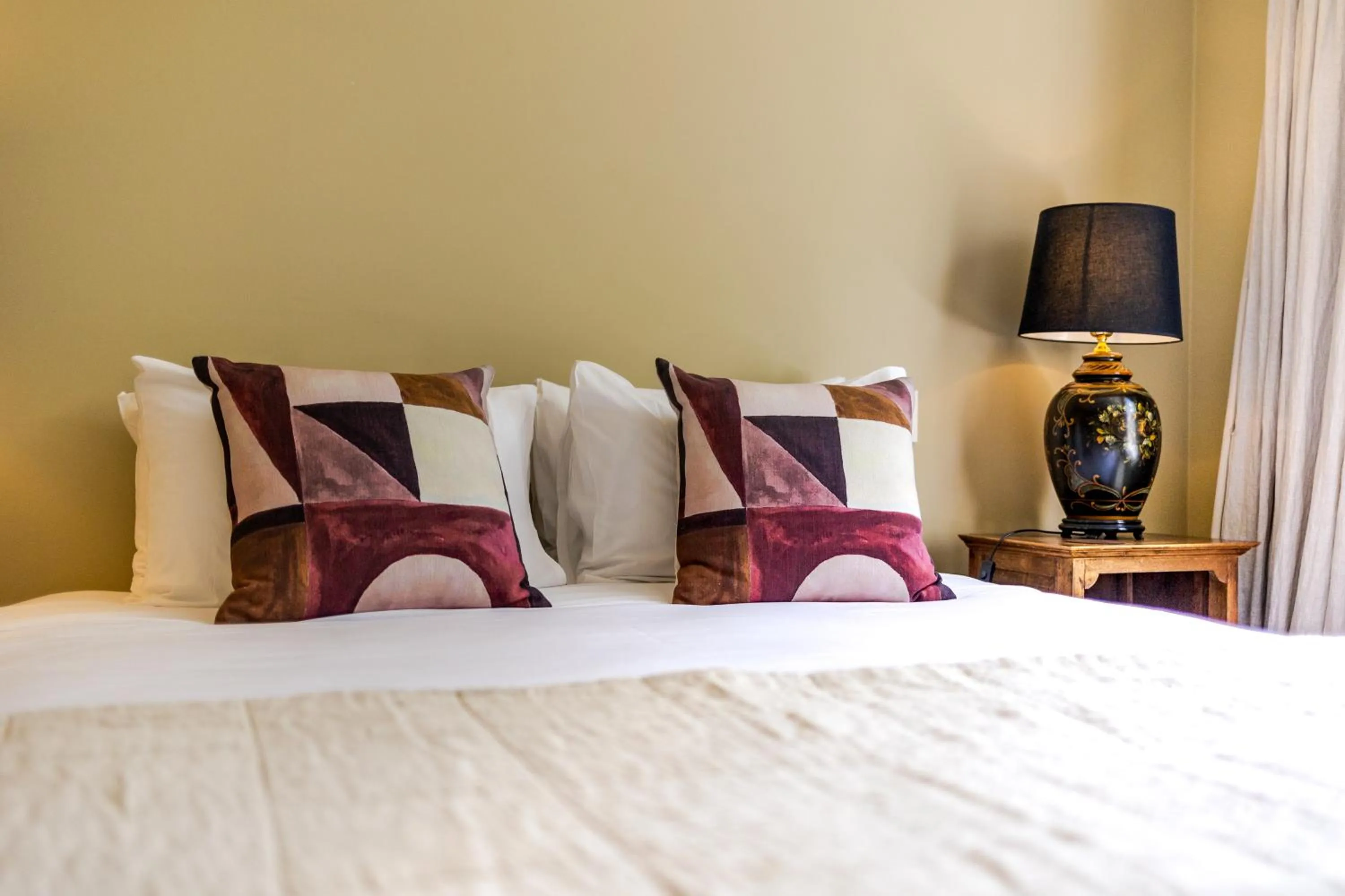 Bed in The White Swan Hotel