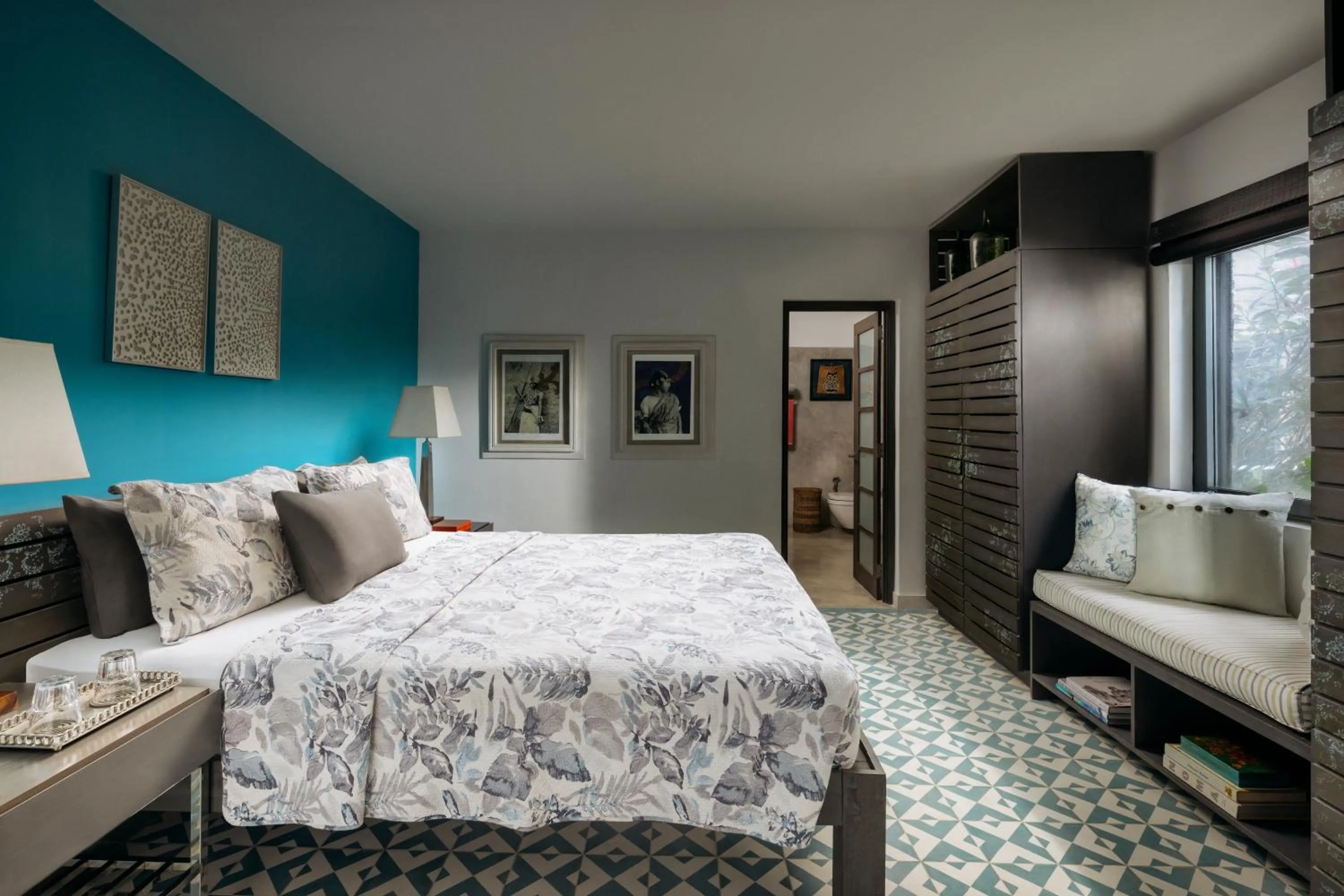 Bed in Owl and the Pussycat Hotel & Restaurant