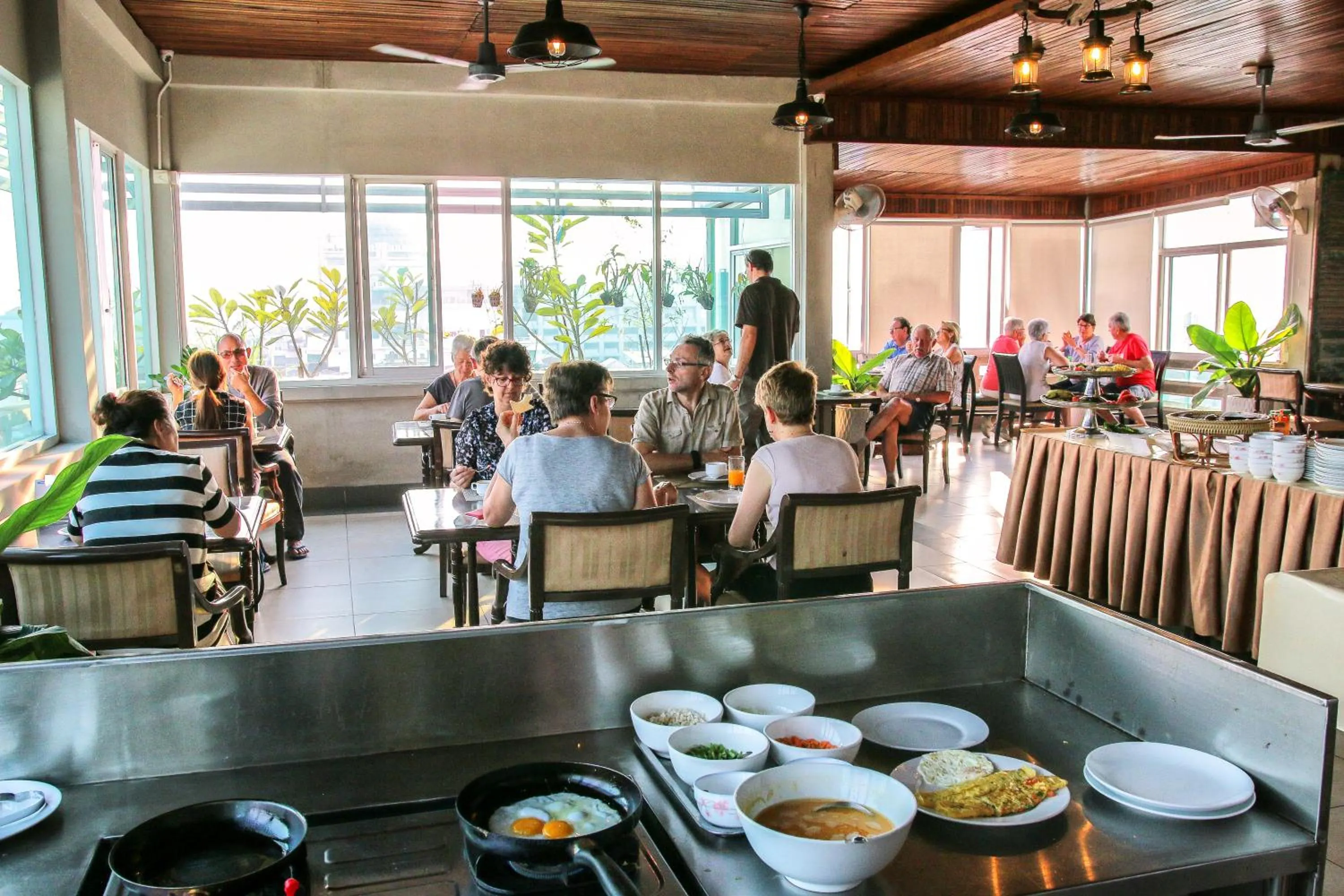 Restaurant/places to eat in Paradise Hotel