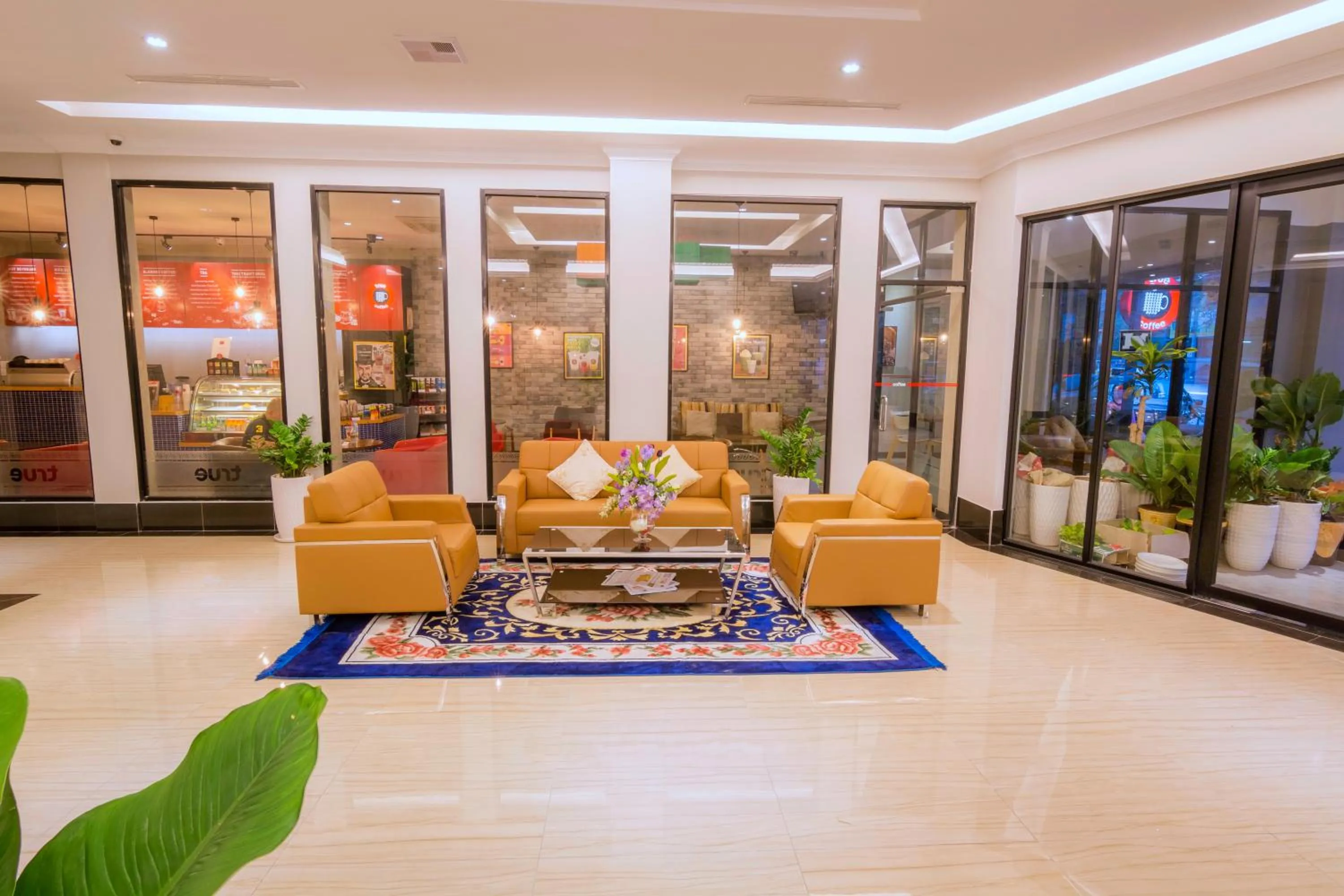 Communal lounge/ TV room in Paradise Hotel