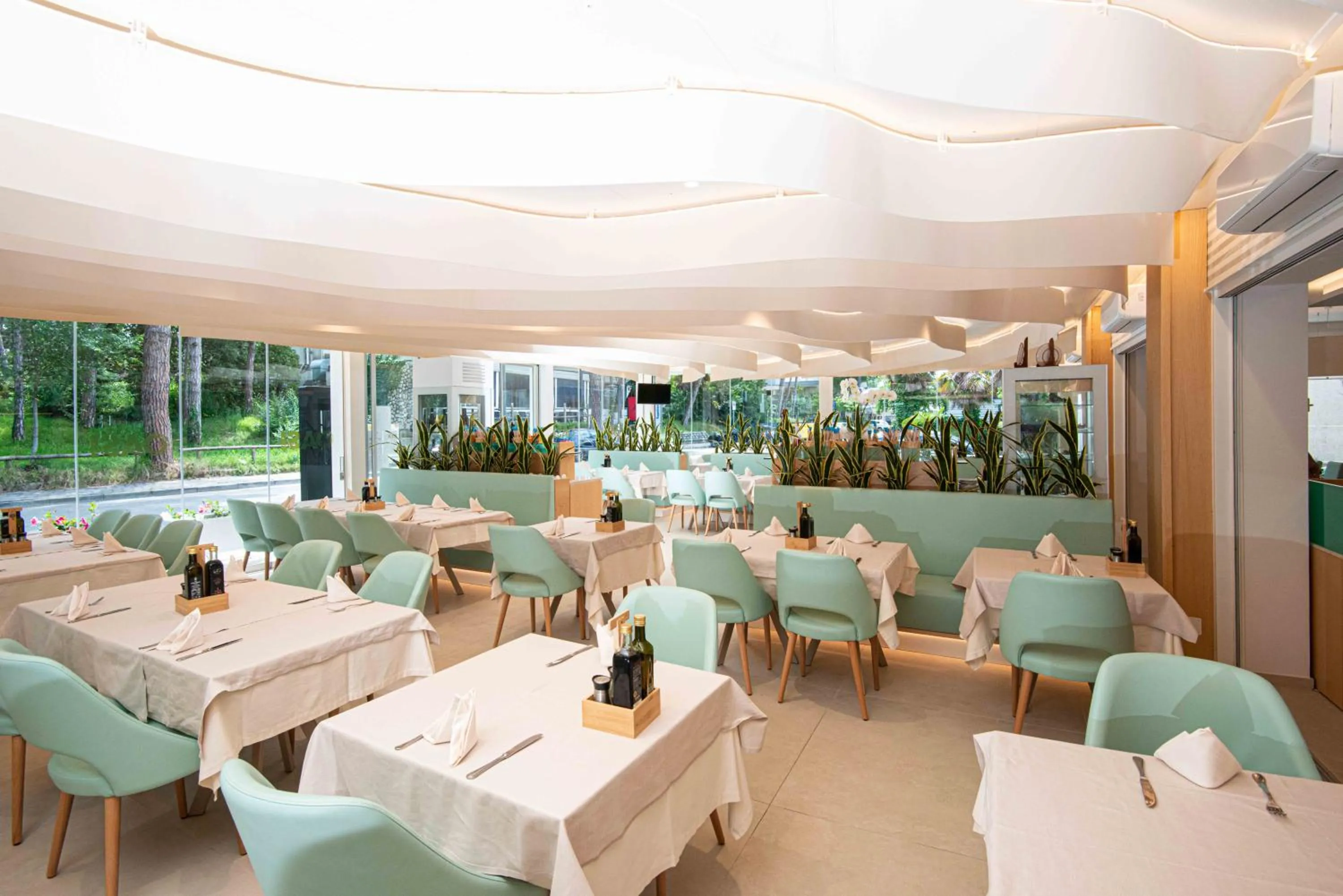 Restaurant/places to eat in Hotel Oasi