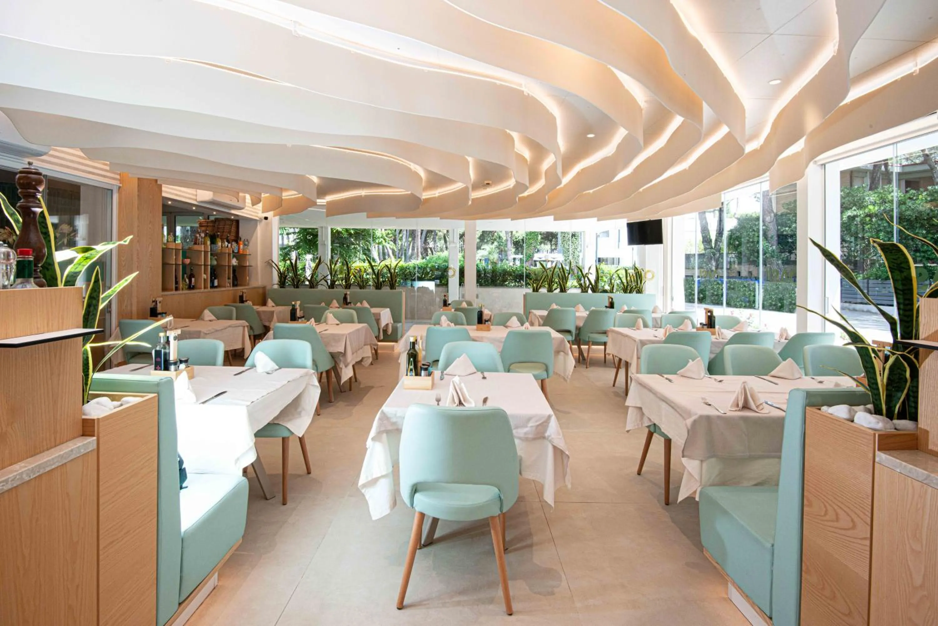 Restaurant/places to eat in Hotel Oasi