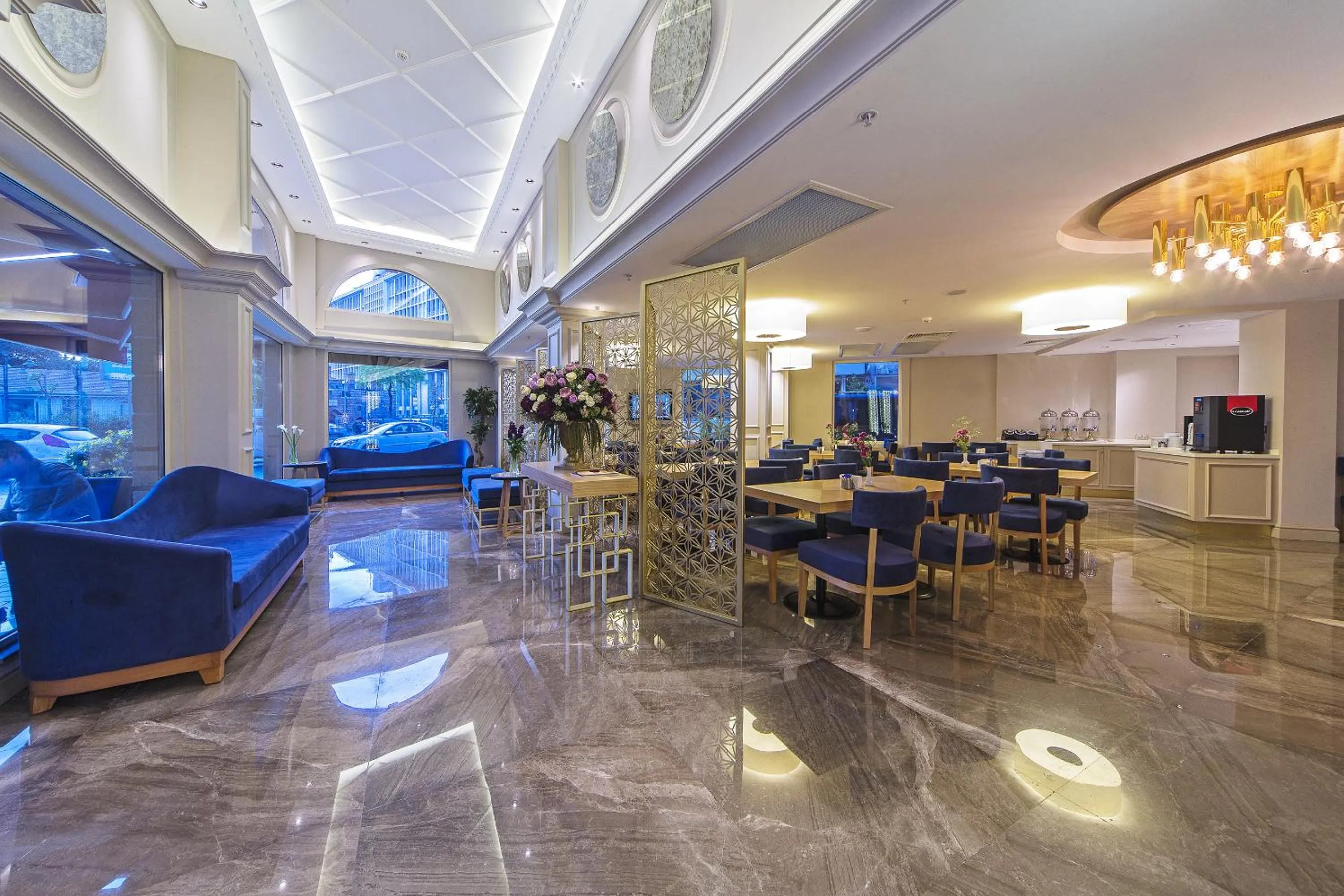 Communal lounge/ TV room in History Hotel