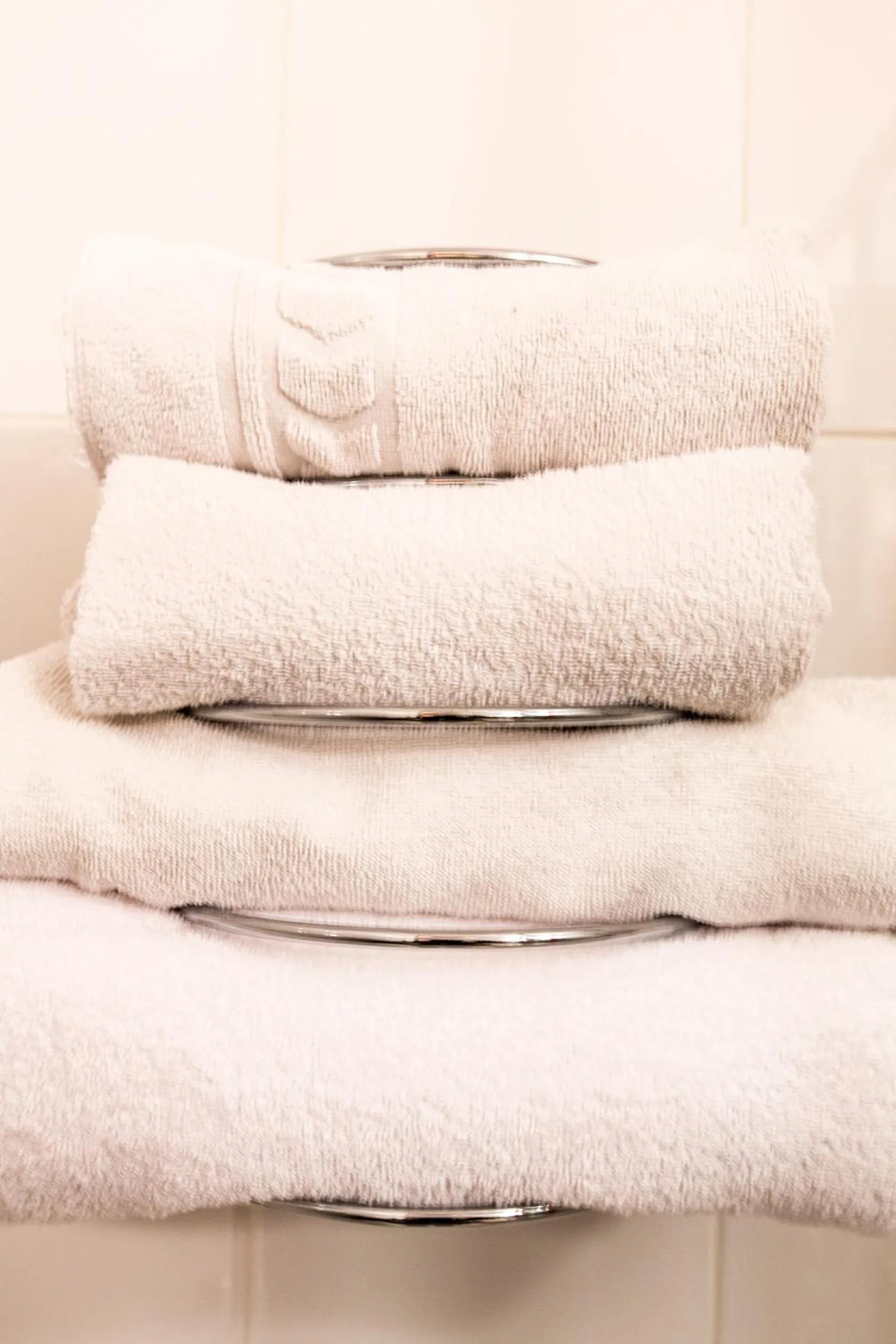 Bathroom, Bed in Hotel Inn Design Sedan