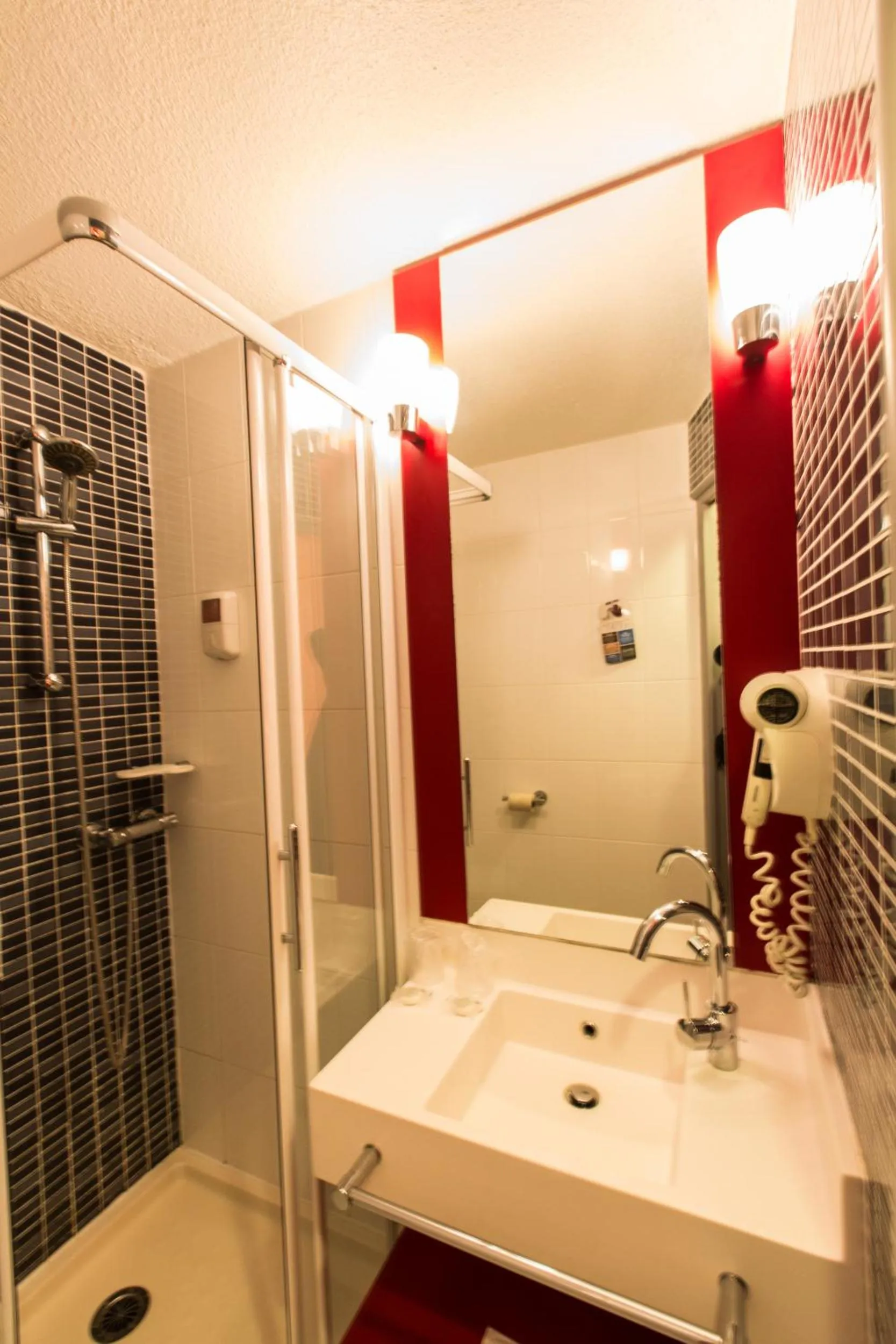 Bathroom in Hotel Inn Design Sedan