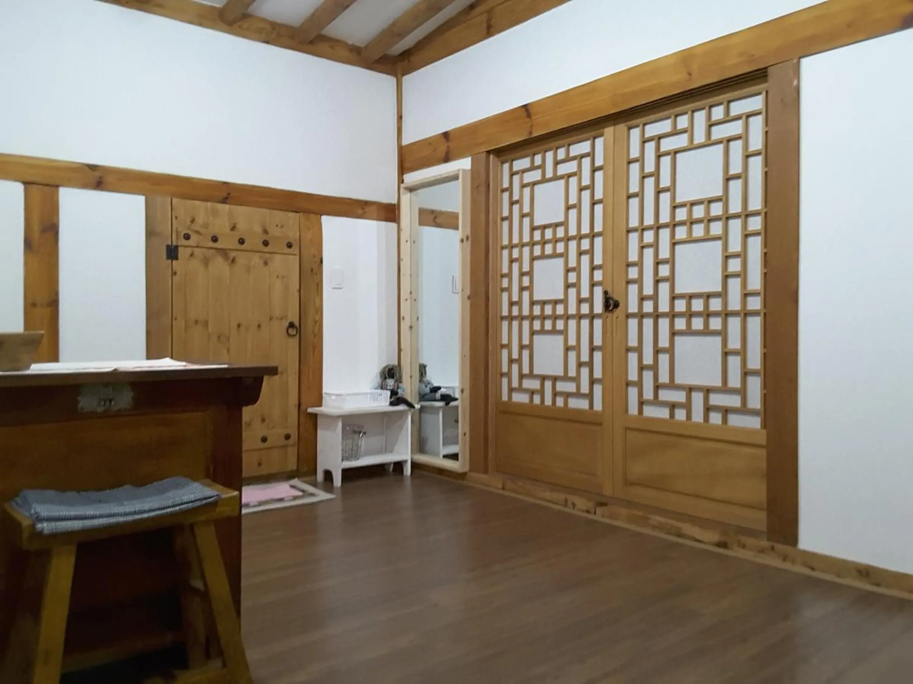Double Room with Private Bathroom in Yettle Hanok Stay Double Room with Private Bathroom in Yettle Hanok Stay