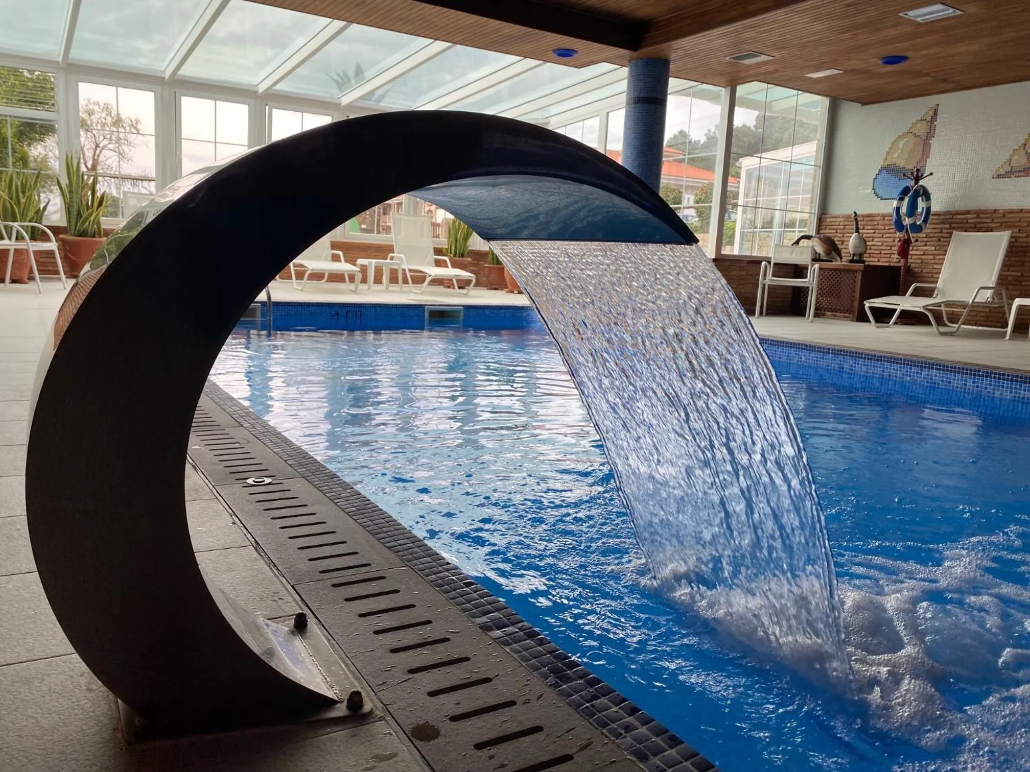 Swimming pool in APARTHOTEL CABICASTRO Tres estrellas superior