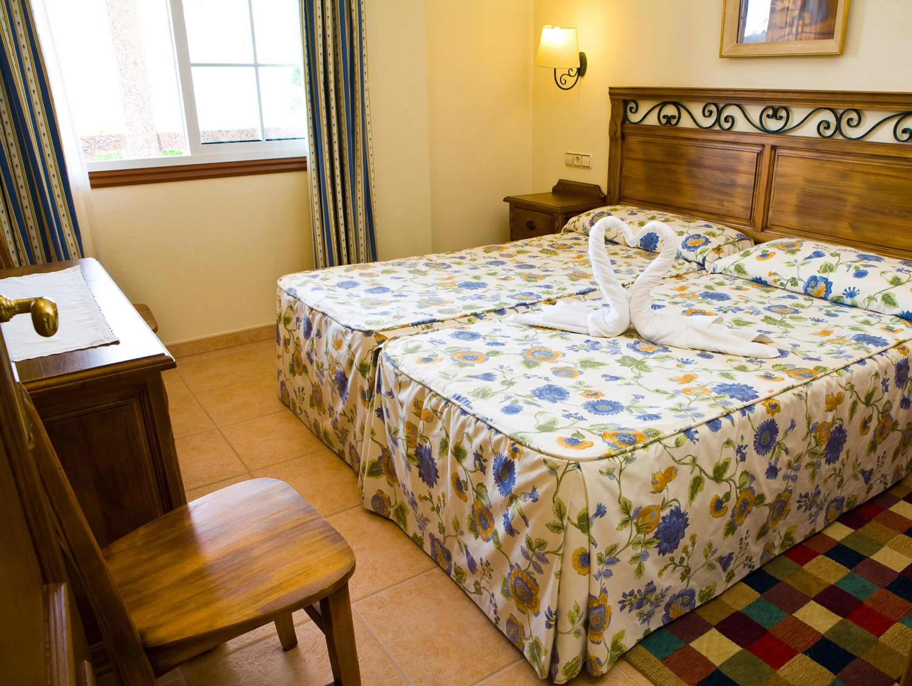 Bedroom, Bed in APARTHOTEL CABICASTRO Tres estrellas superior