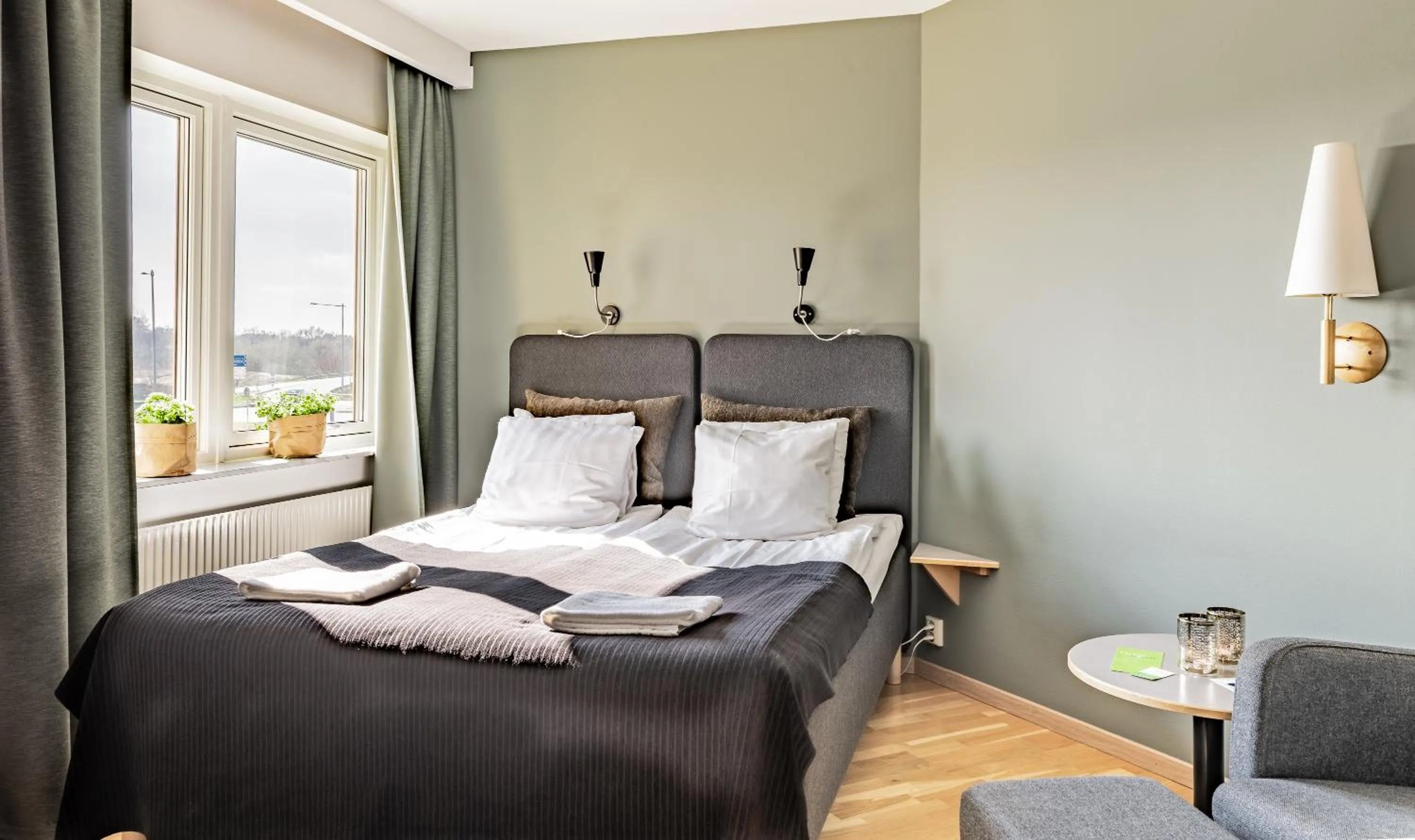 Bed in Best Western Hotel 23