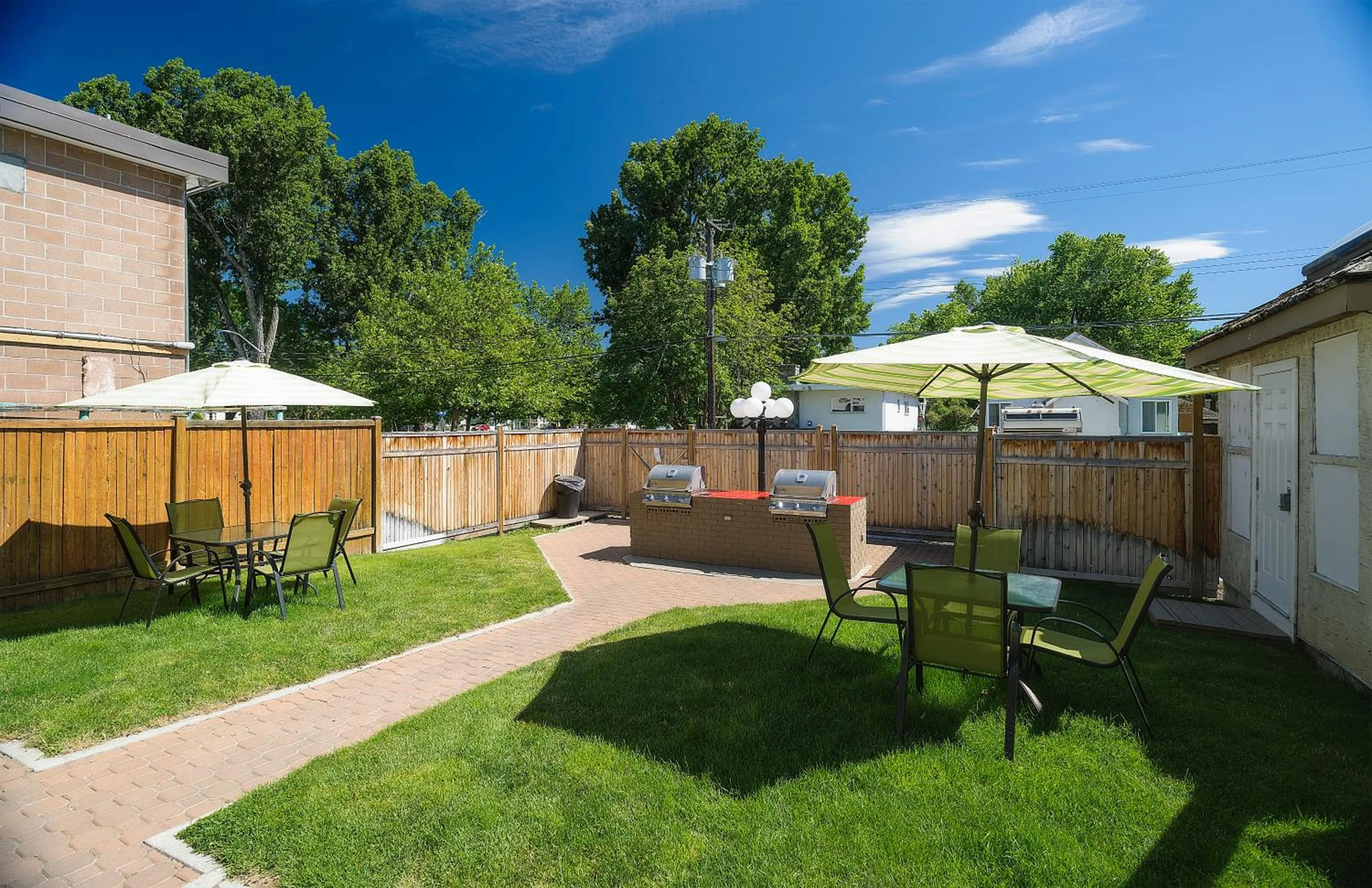 BBQ facilities in Tiki Shores Inn & Suites