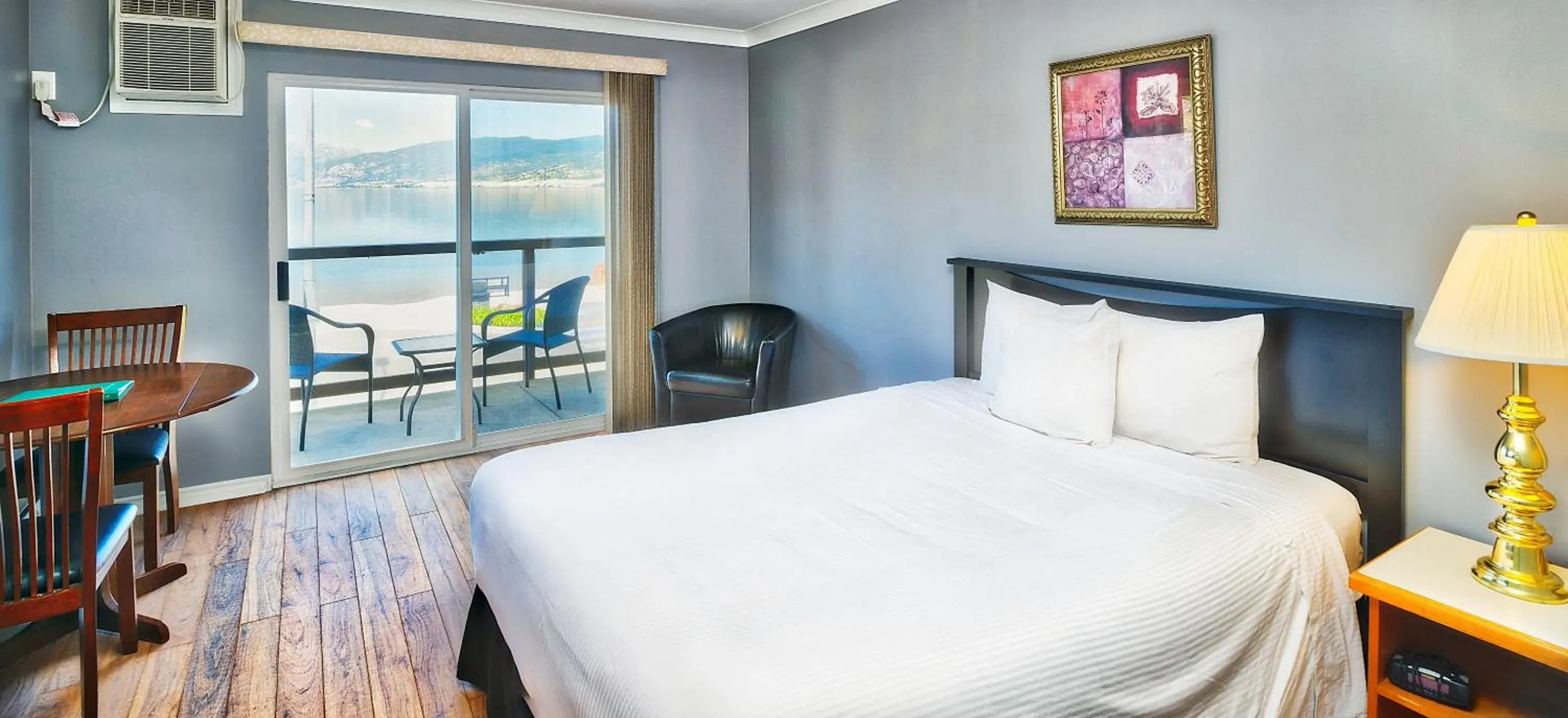 Studio with Lakefront View in Tiki Shores Inn & Suites Studio with Lakefront View in Tiki Shores Inn & Suites