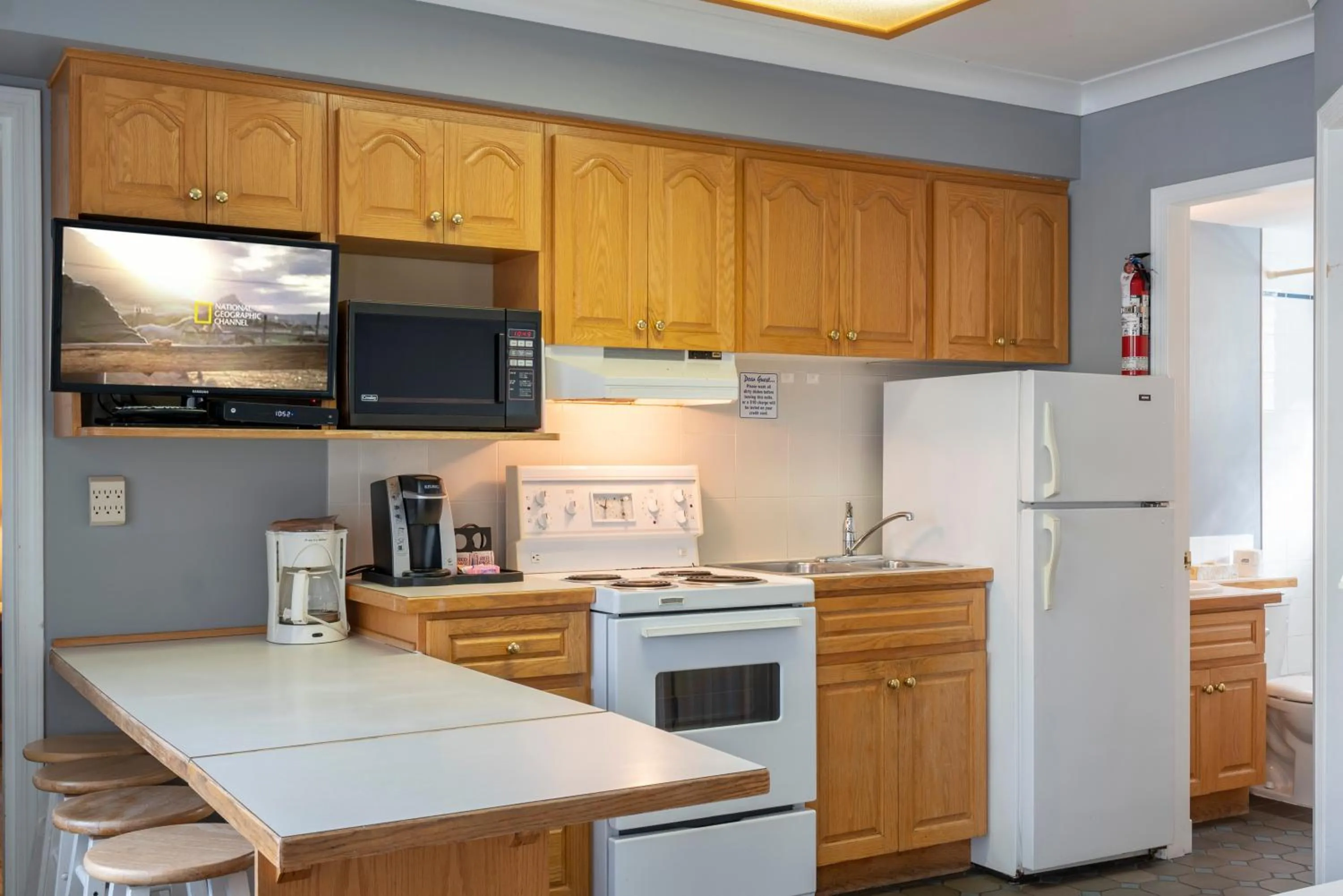 Kitchen or kitchenette in Tiki Shores Inn & Suites