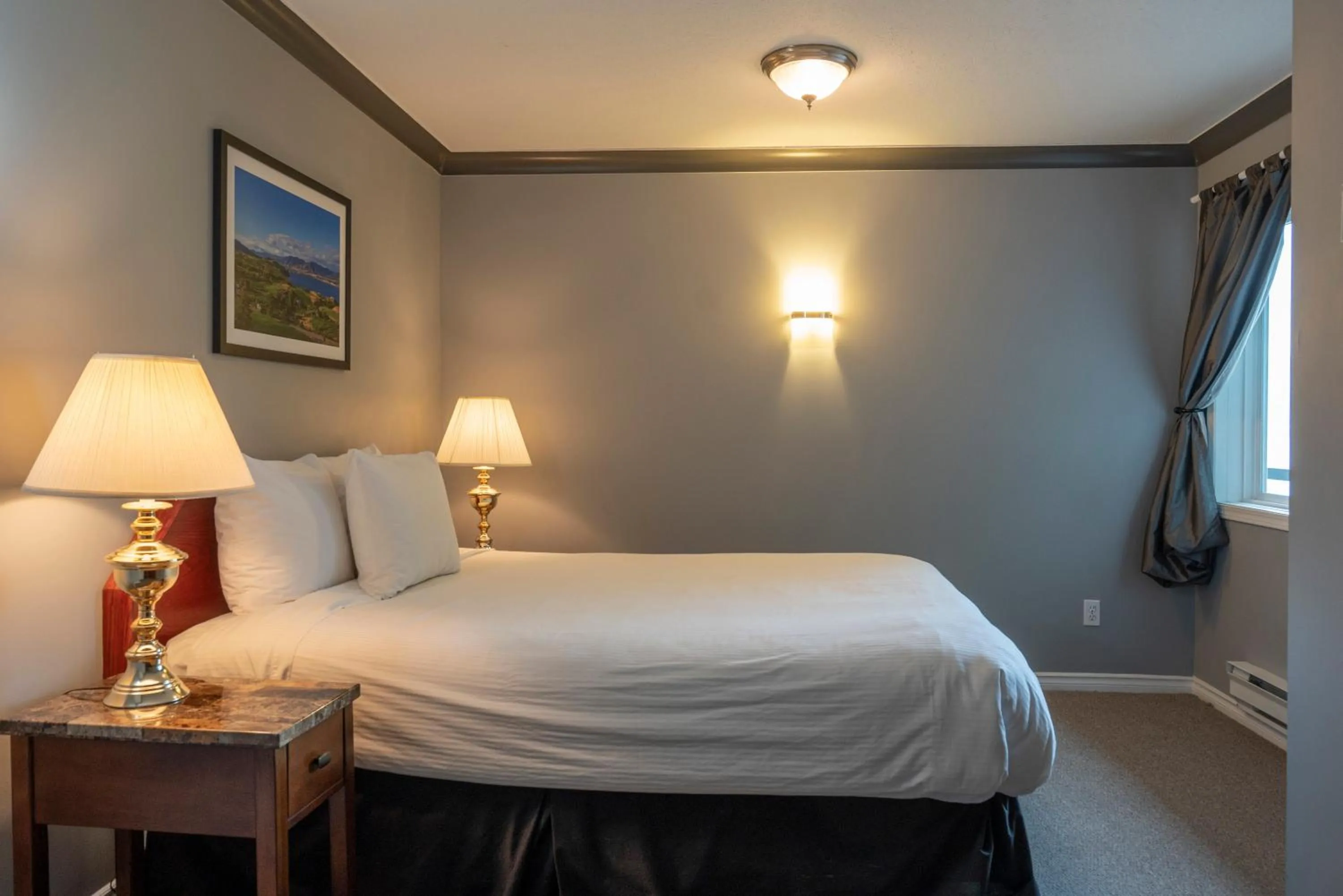 Bed in Tiki Shores Inn & Suites