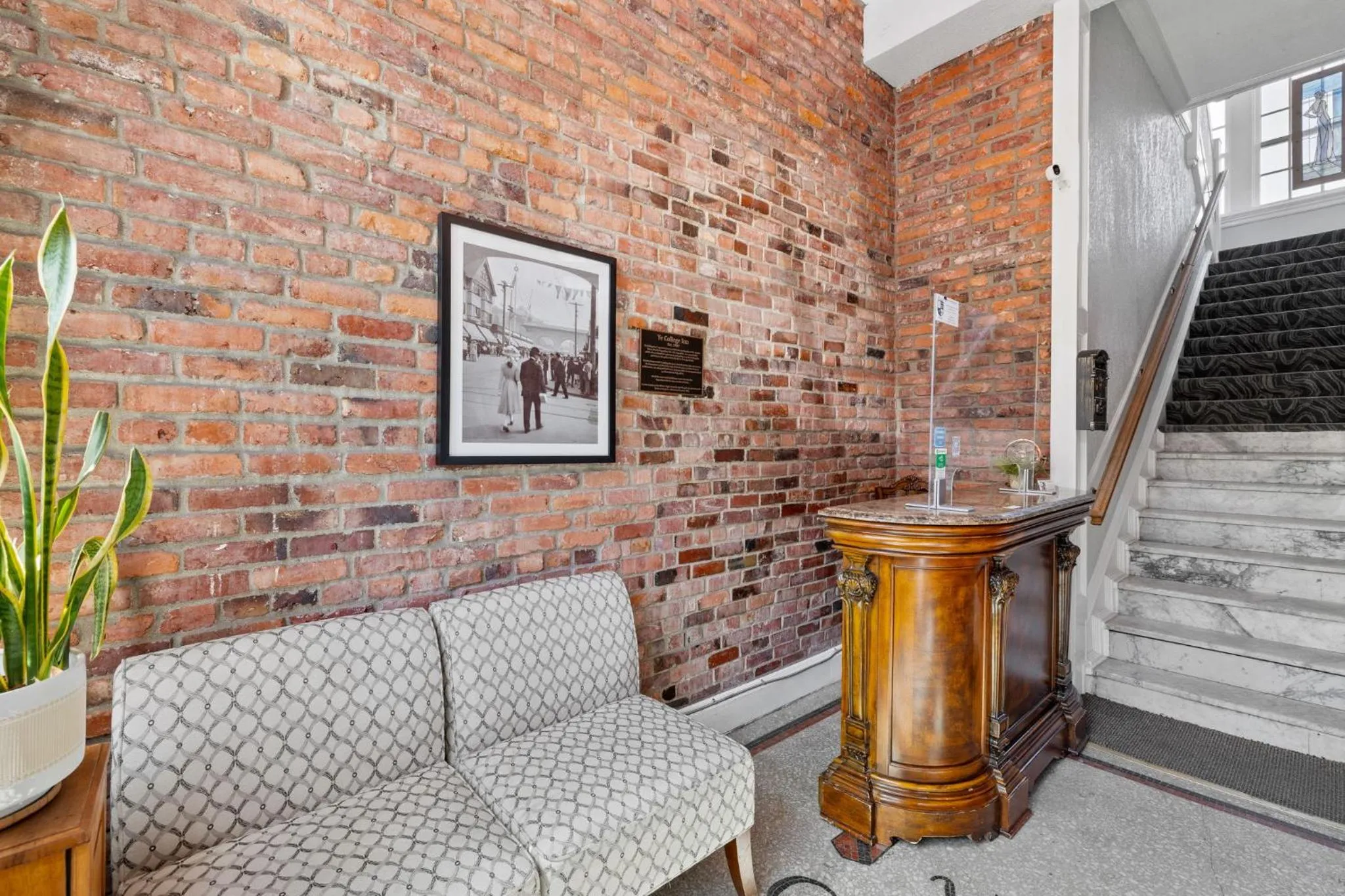 Lobby or reception in College Inn Hotel