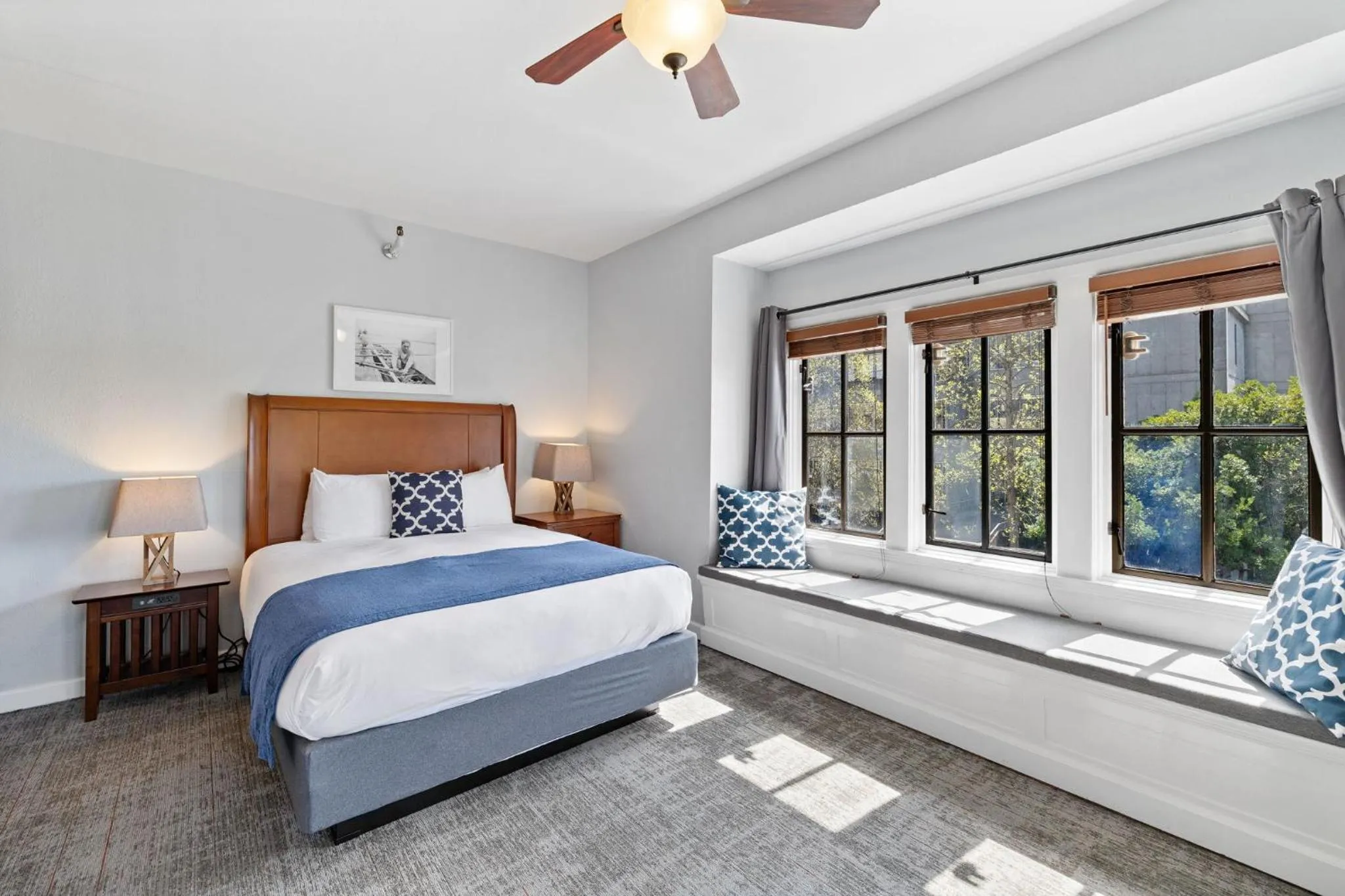 Bedroom, Bed in College Inn Hotel