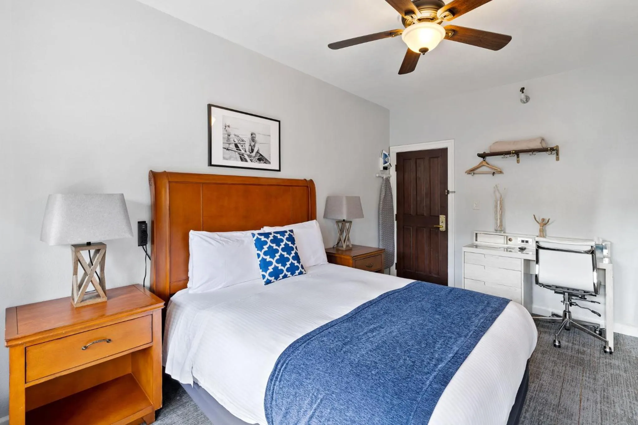 Bedroom, Bed in College Inn Hotel