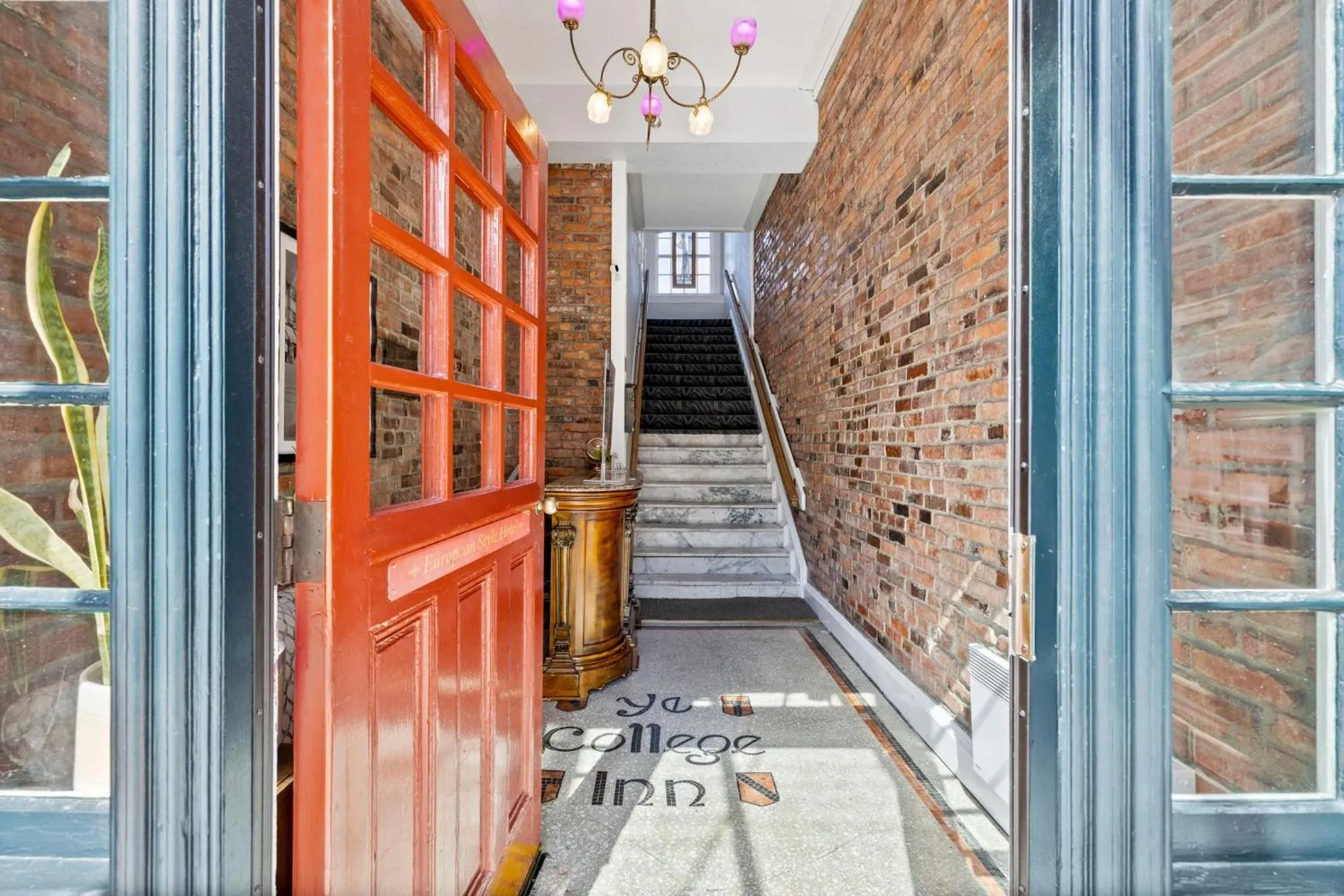 Facade/entrance in College Inn Hotel