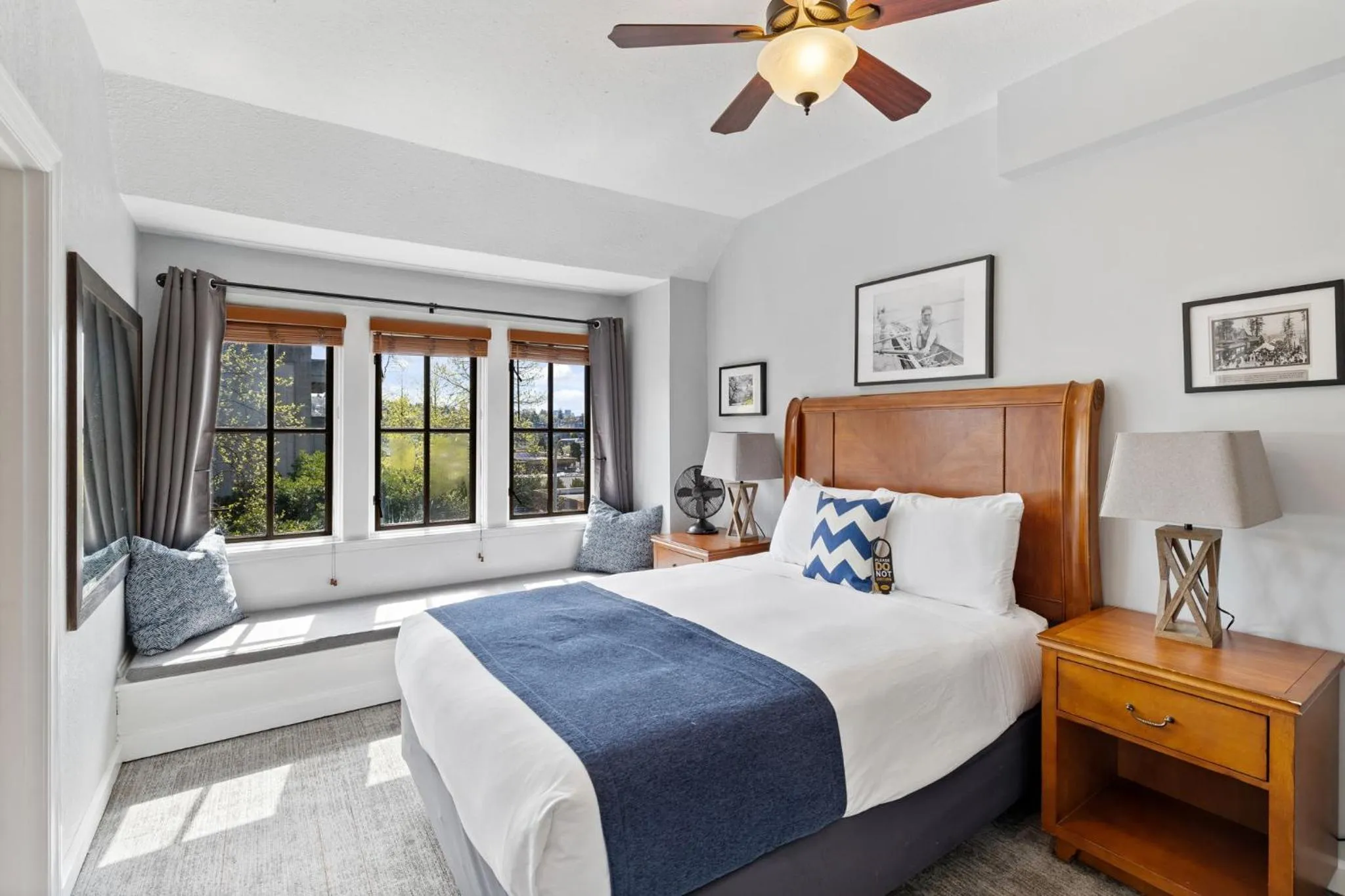 Bedroom, Bed in College Inn Hotel