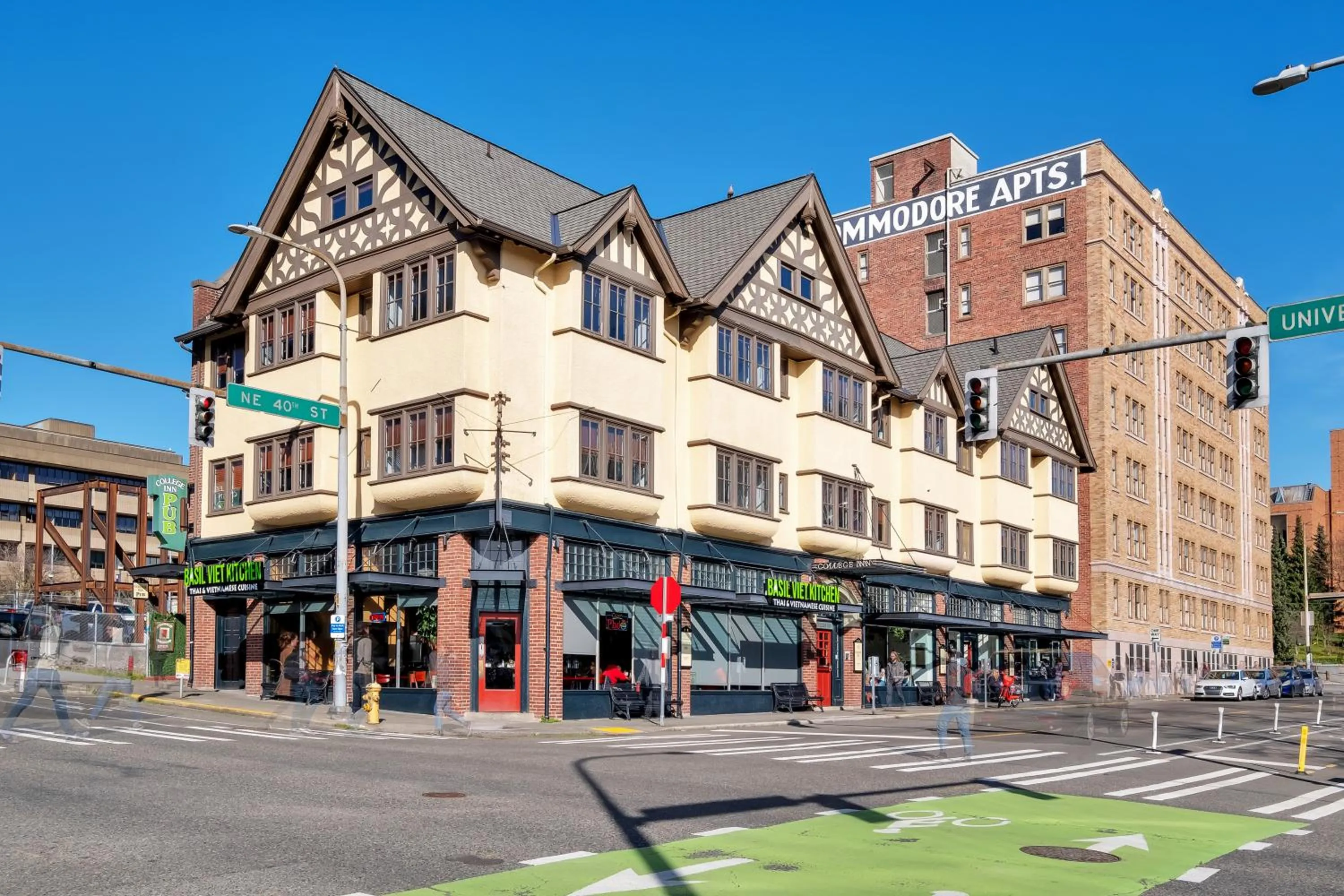 Restaurant/places to eat in College Inn Hotel